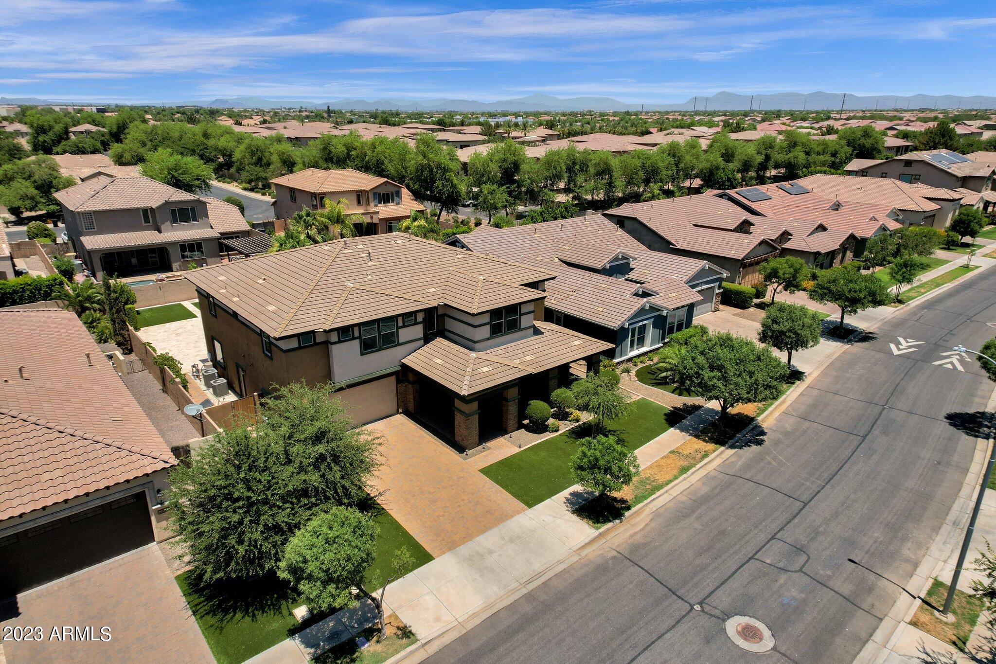 2900 E SUNRISE Place
