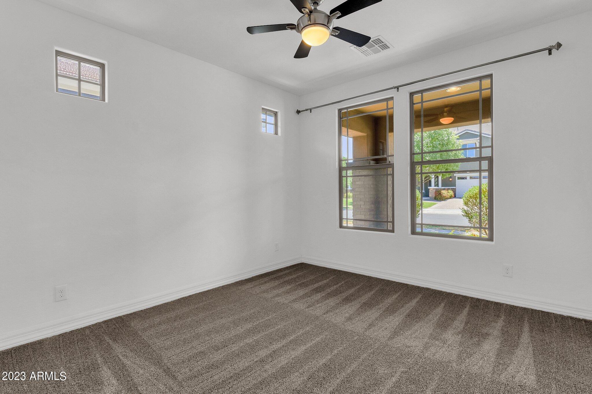 2900 E SUNRISE Place