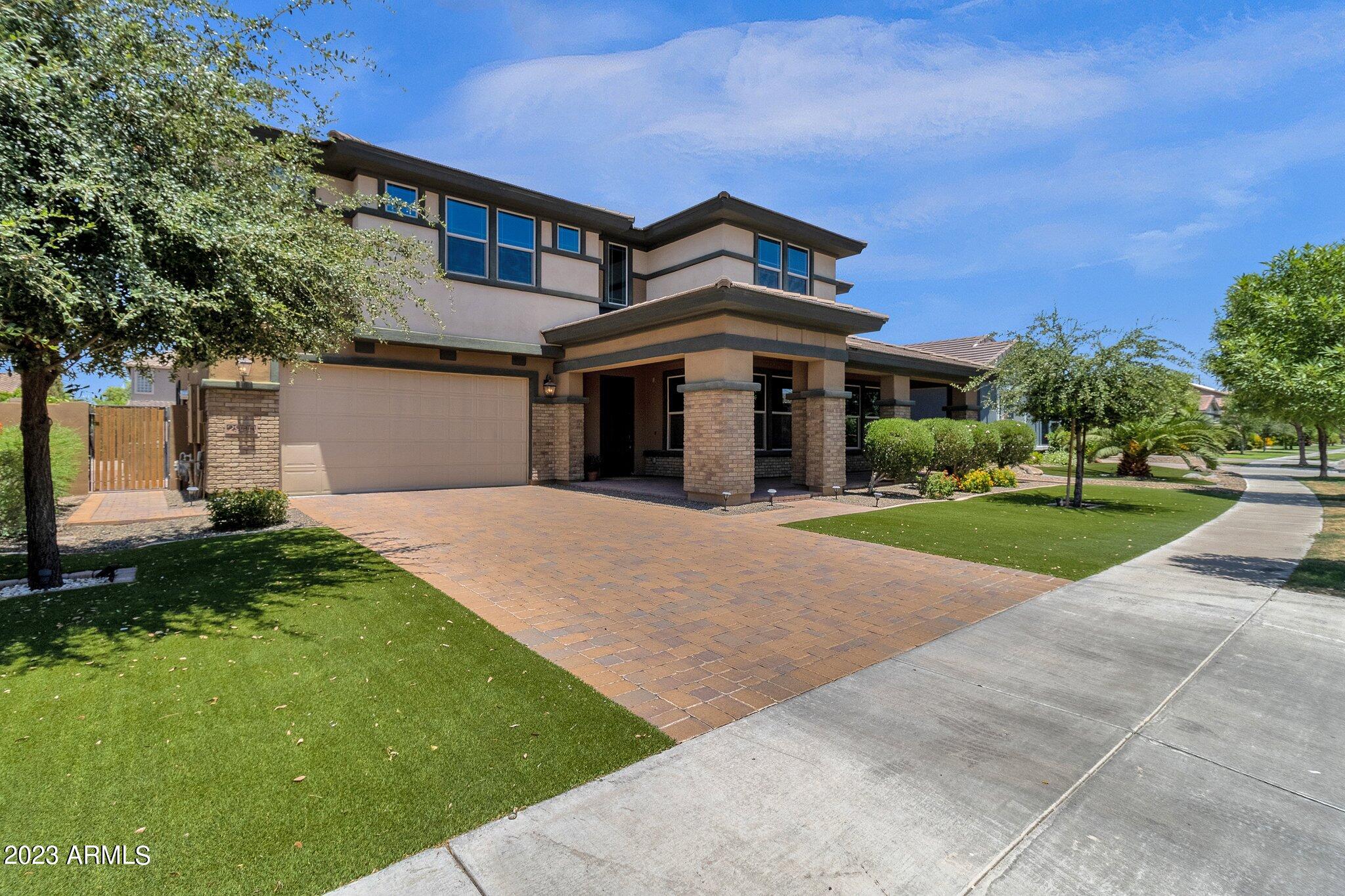 2900 E SUNRISE Place