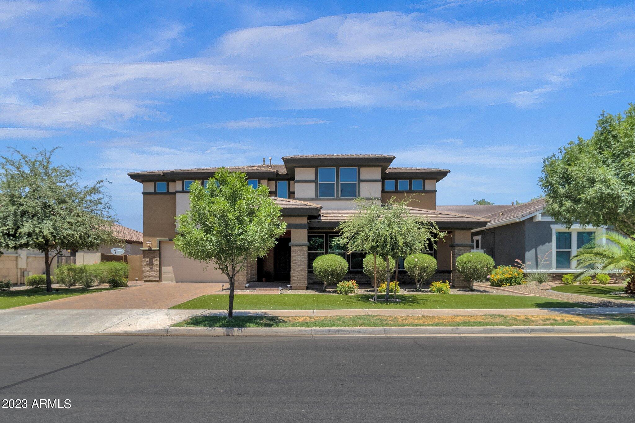 2900 E SUNRISE Place