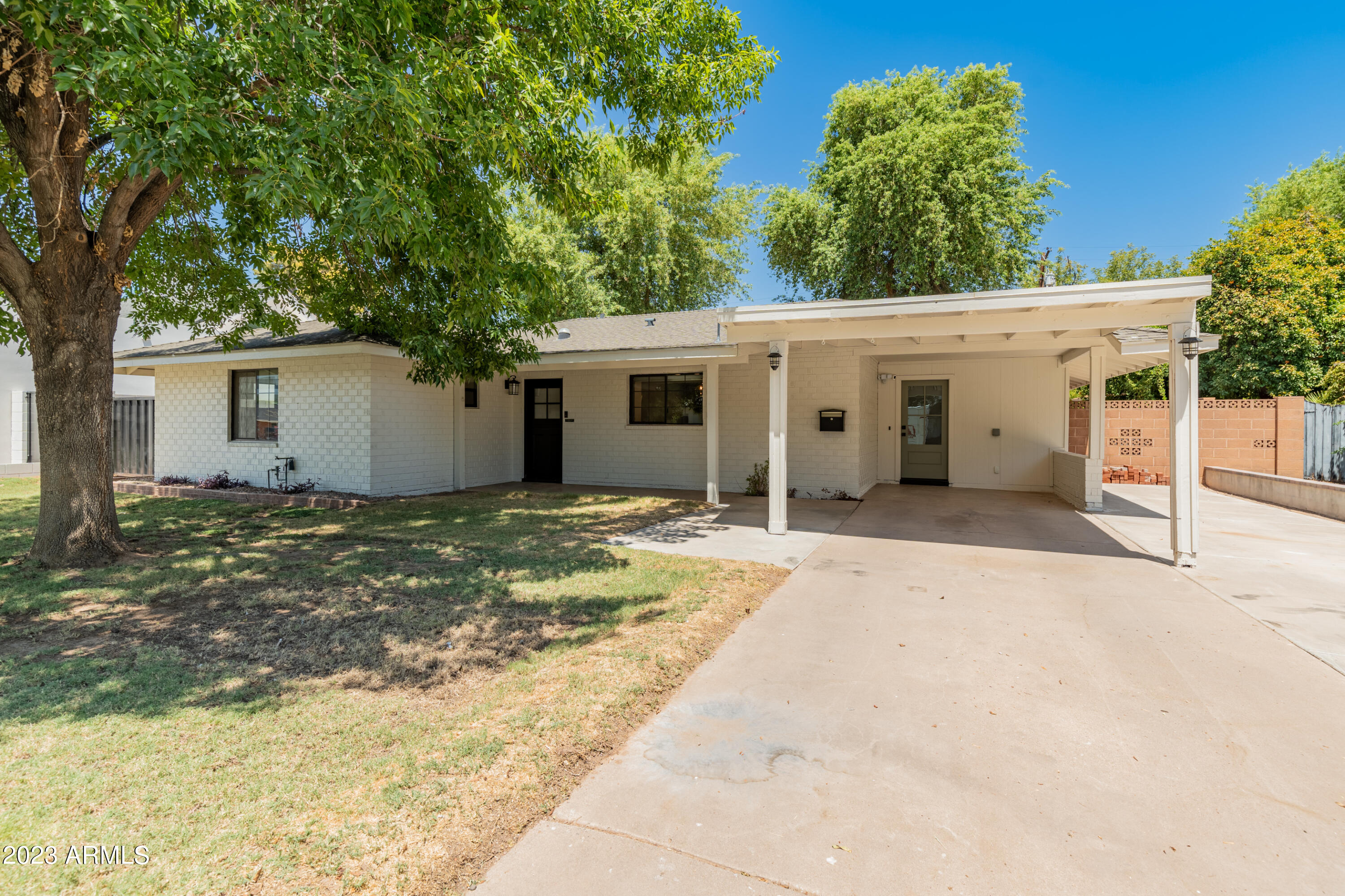 4302 E Catalina Drive