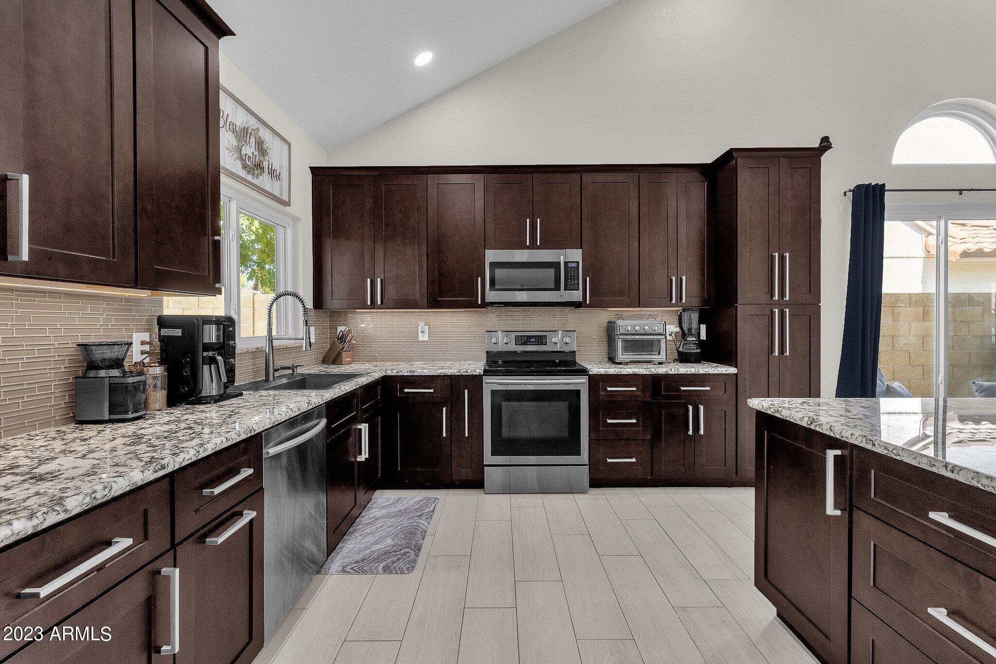 2678 W MONTGOMERY Drive