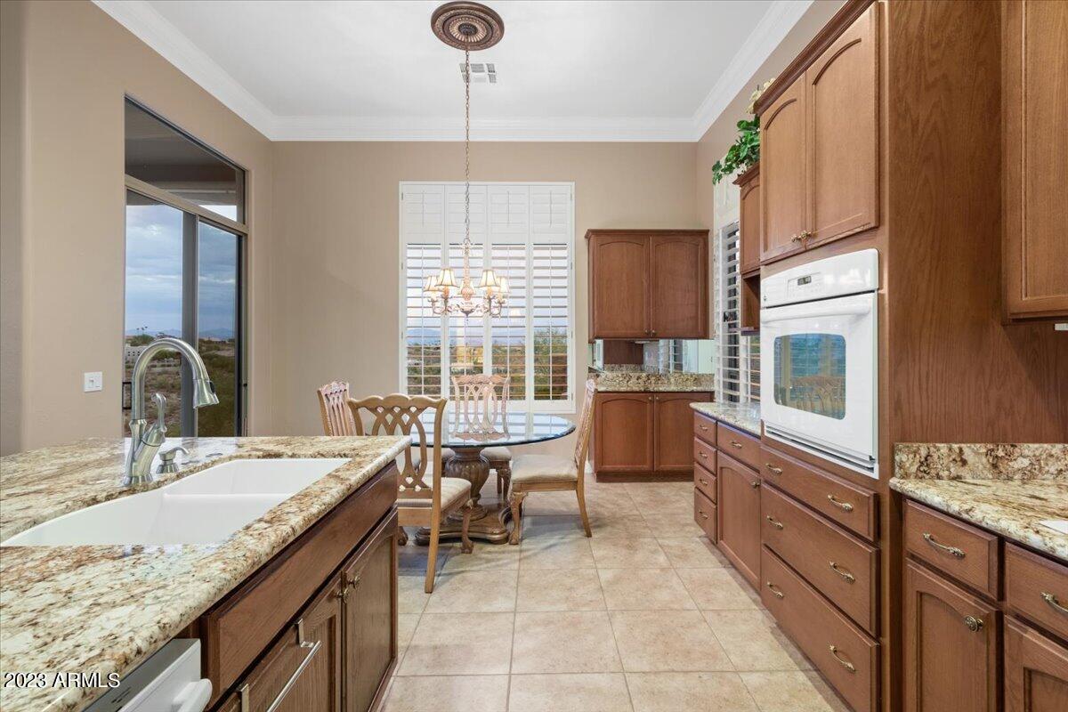 11007 N MESA VISTA Court