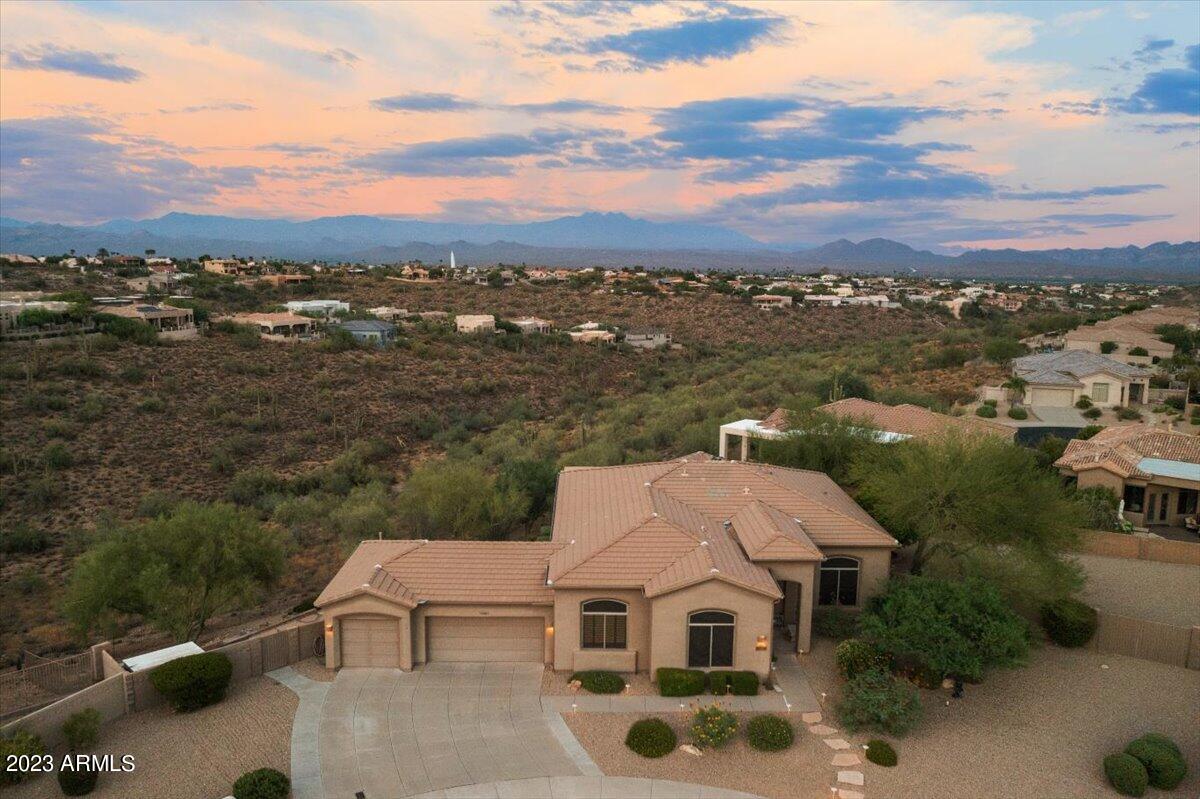 11007 N MESA VISTA Court