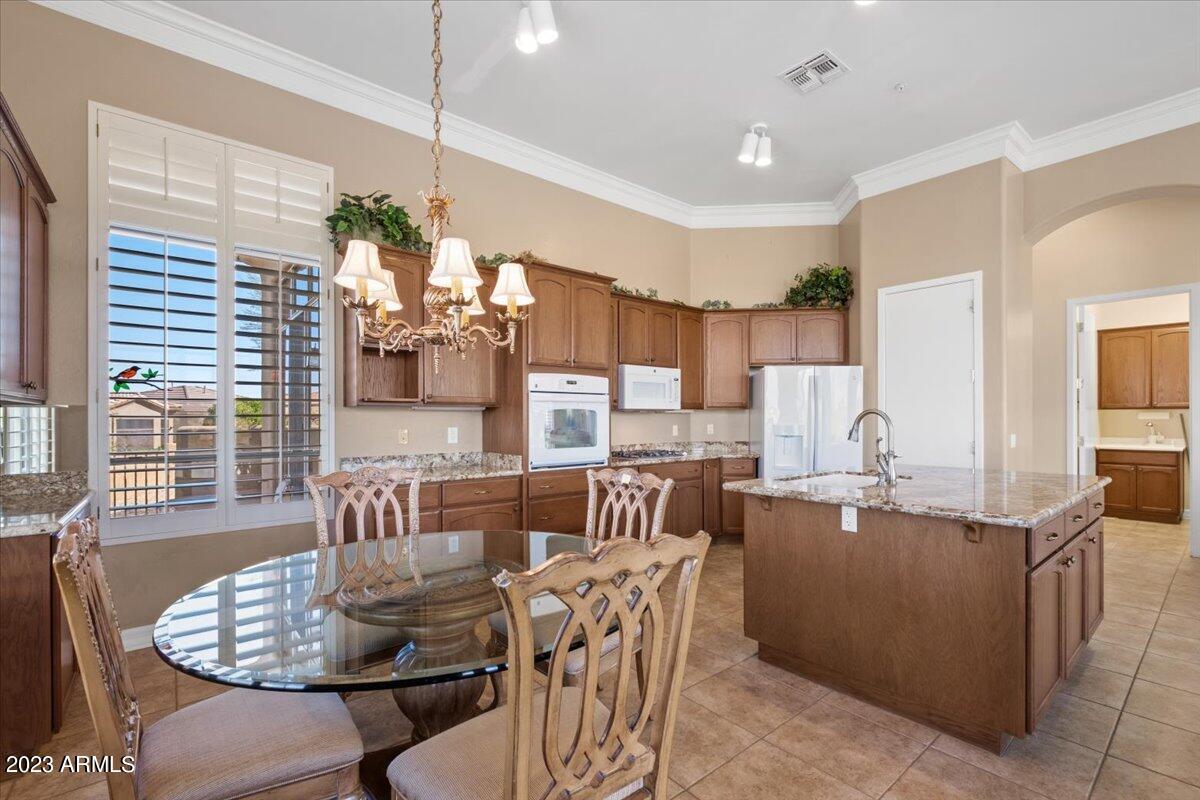 11007 N MESA VISTA Court