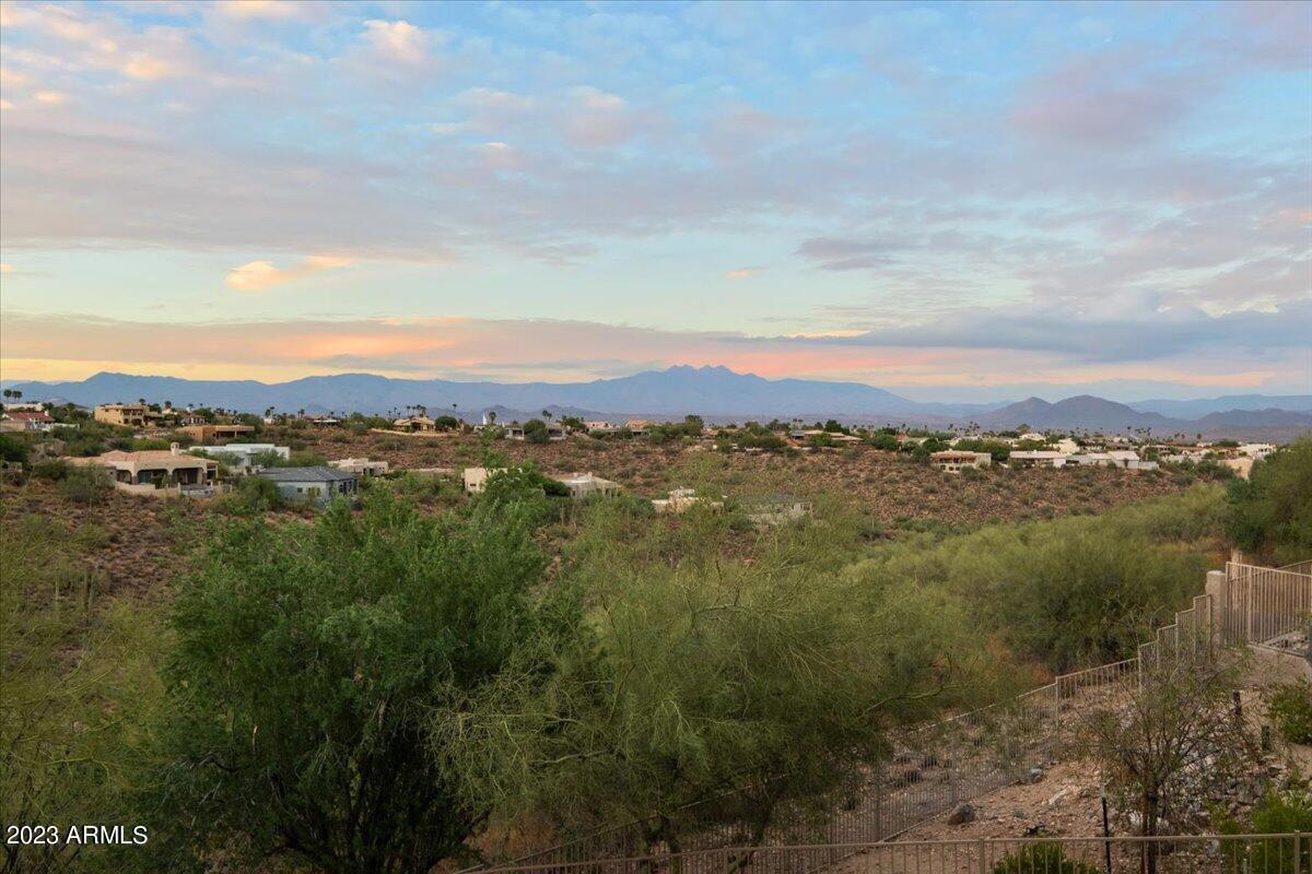 11007 N MESA VISTA Court