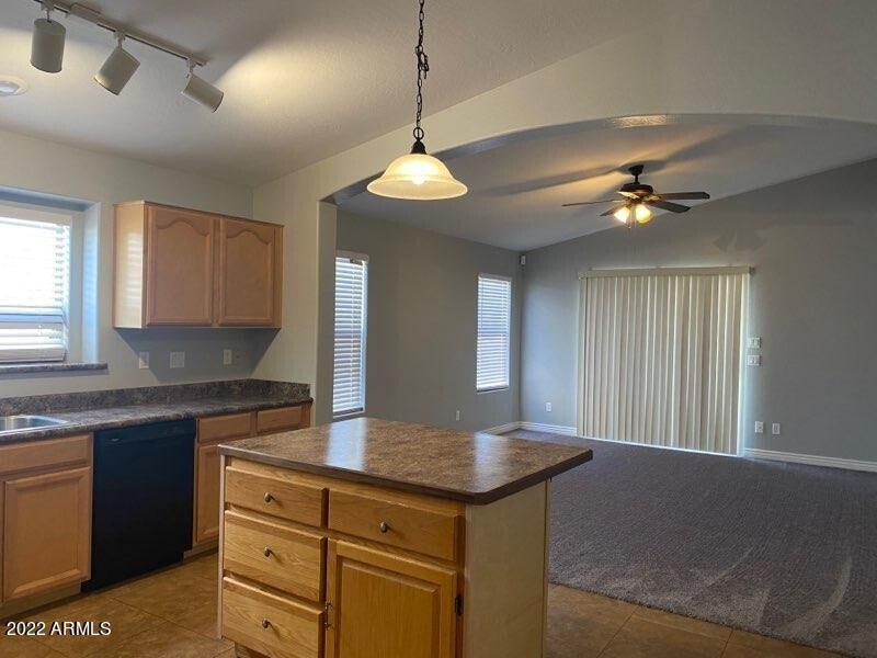 533 E ANGELINE Avenue