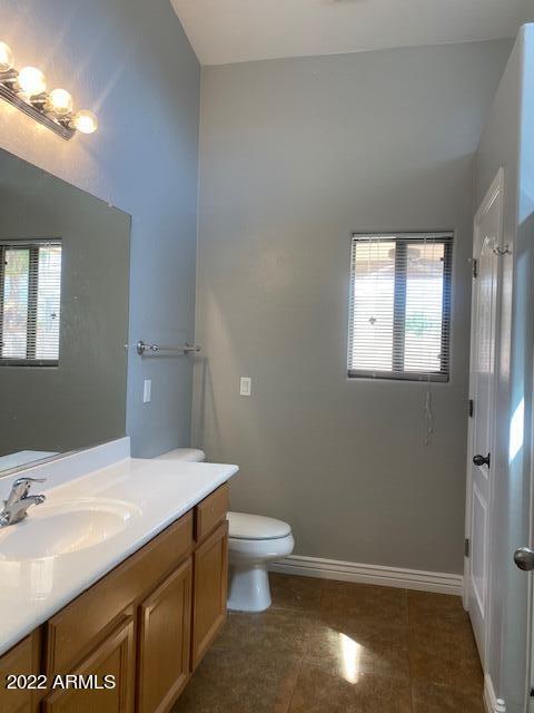 533 E ANGELINE Avenue