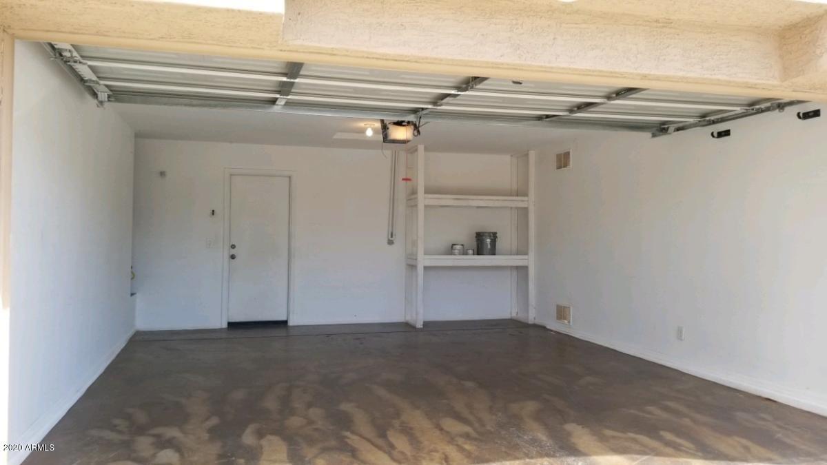 533 E ANGELINE Avenue