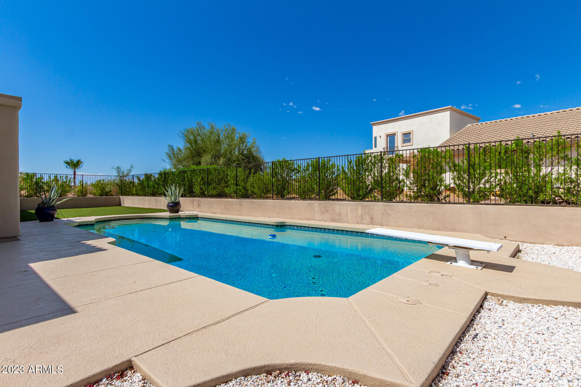 11204 N PHEASANT Plaza