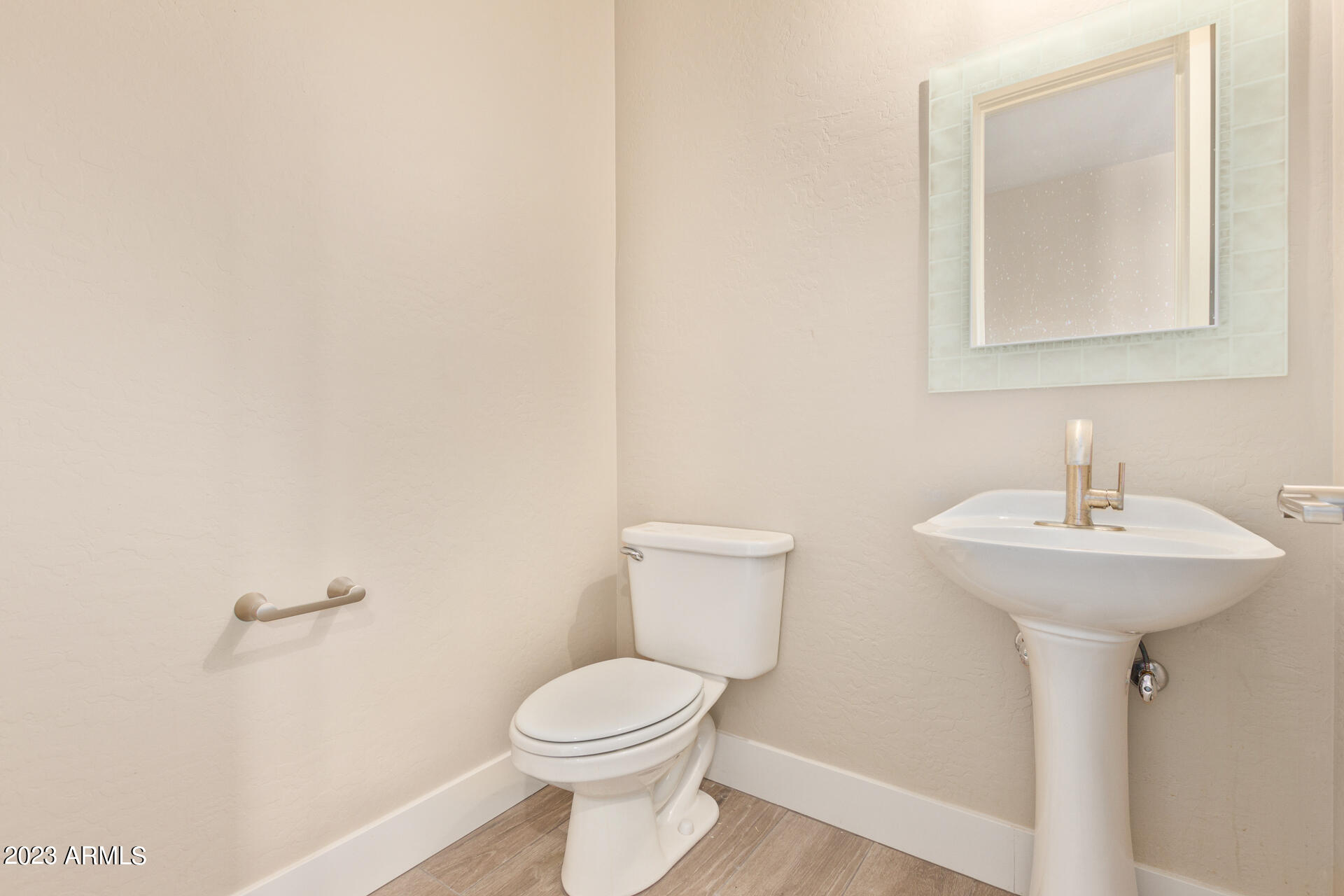 11204 N PHEASANT Plaza