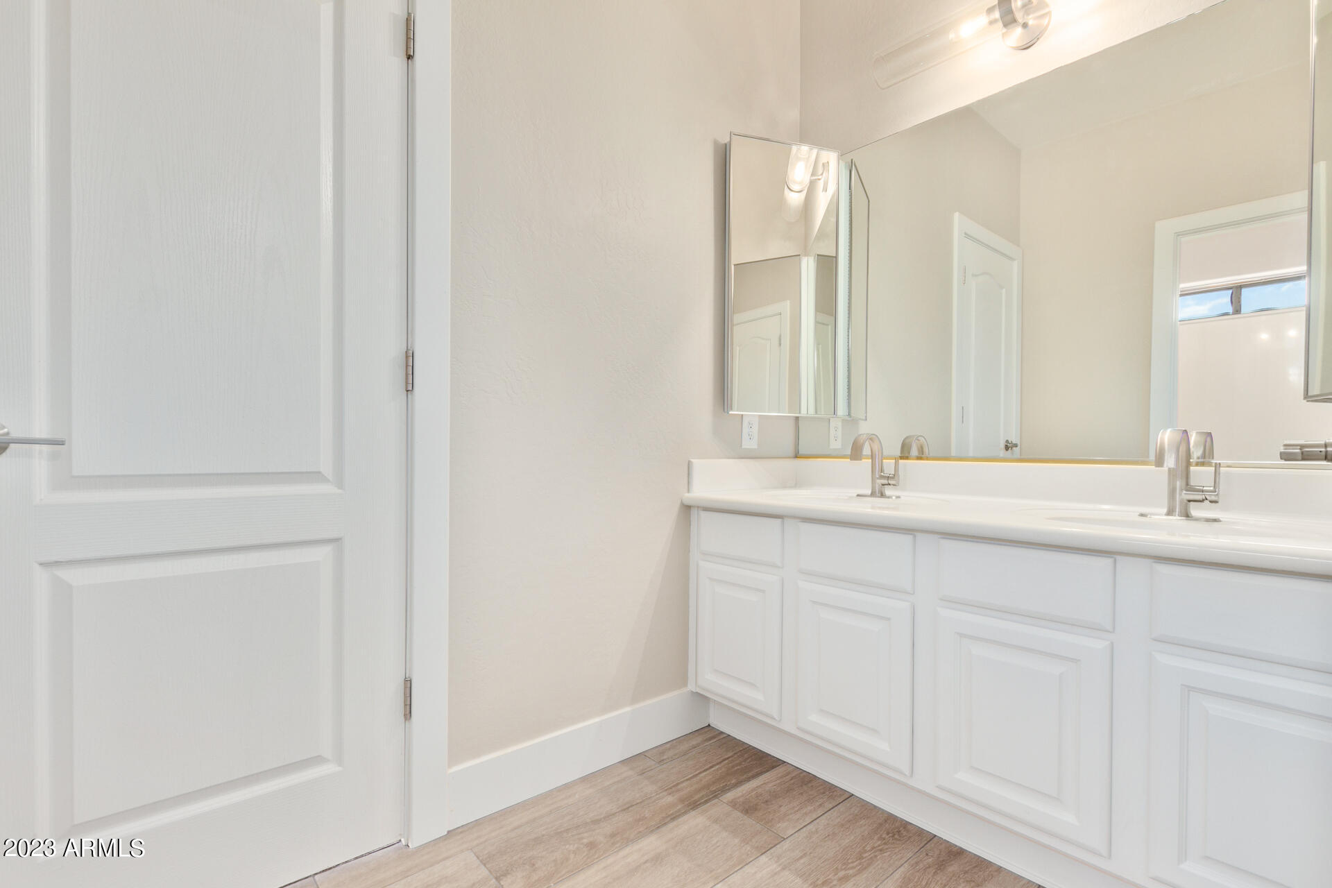 11204 N PHEASANT Plaza