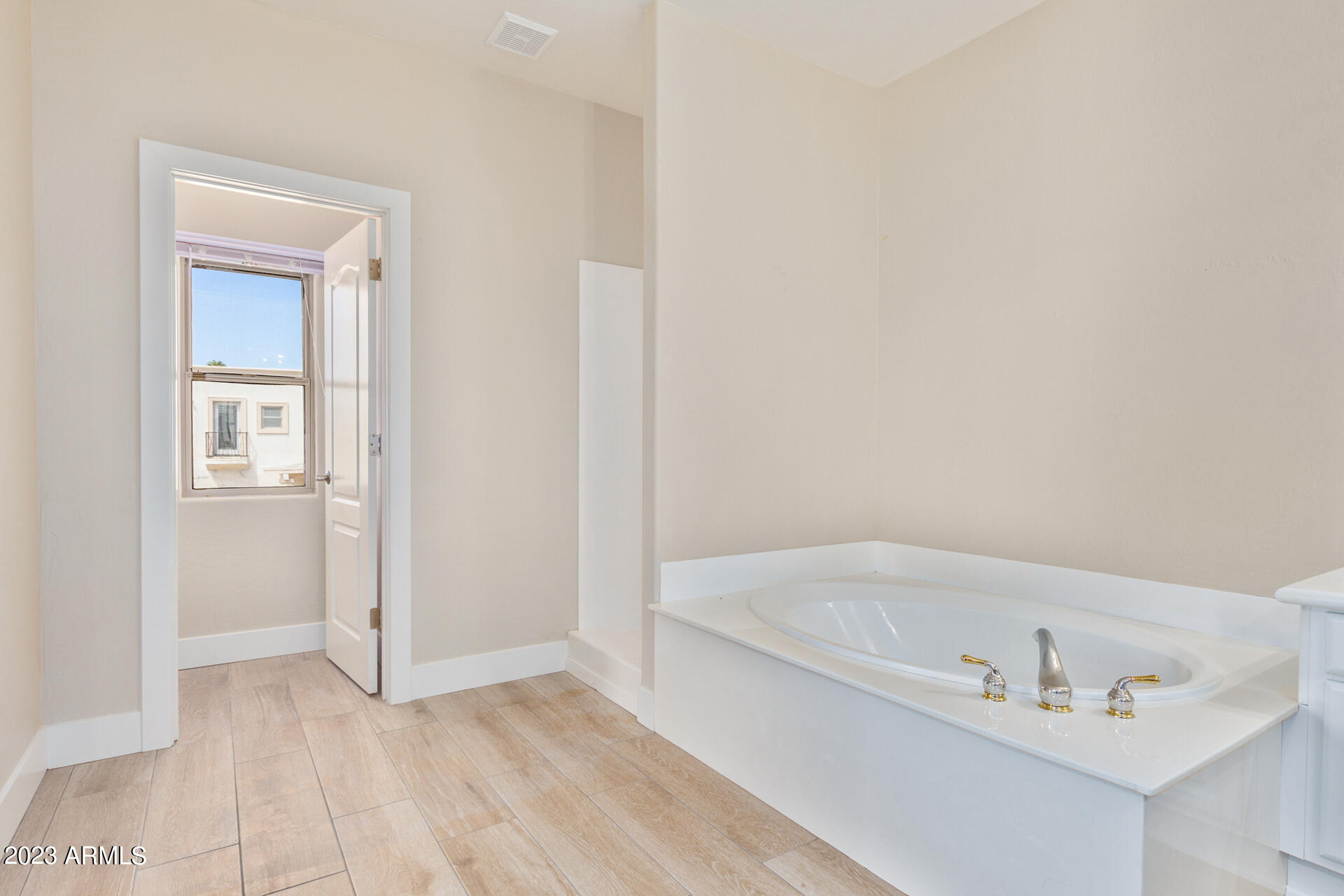 11204 N PHEASANT Plaza