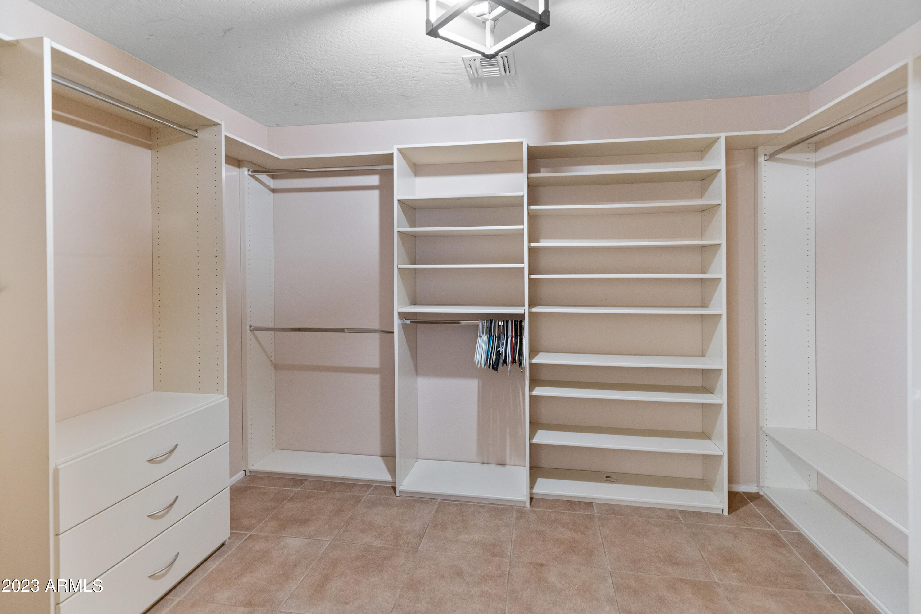 1814 E PATRICK Lane