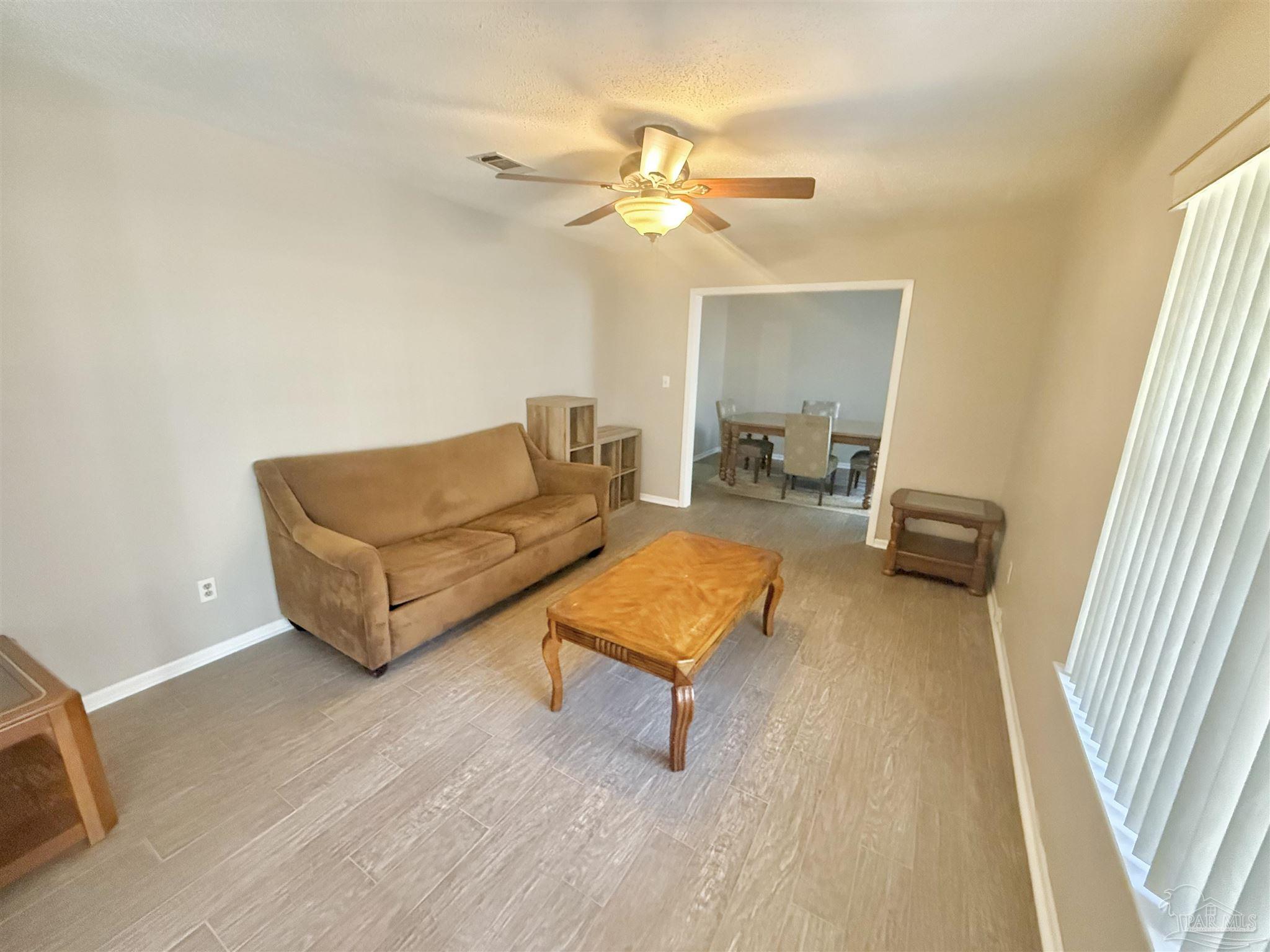 185 Deerfoot Ln