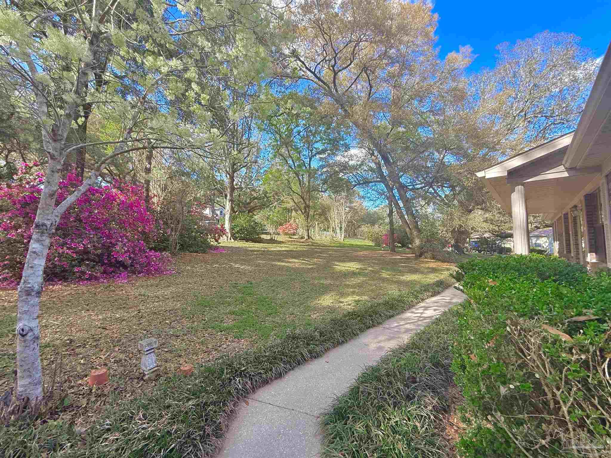185 Deerfoot Ln
