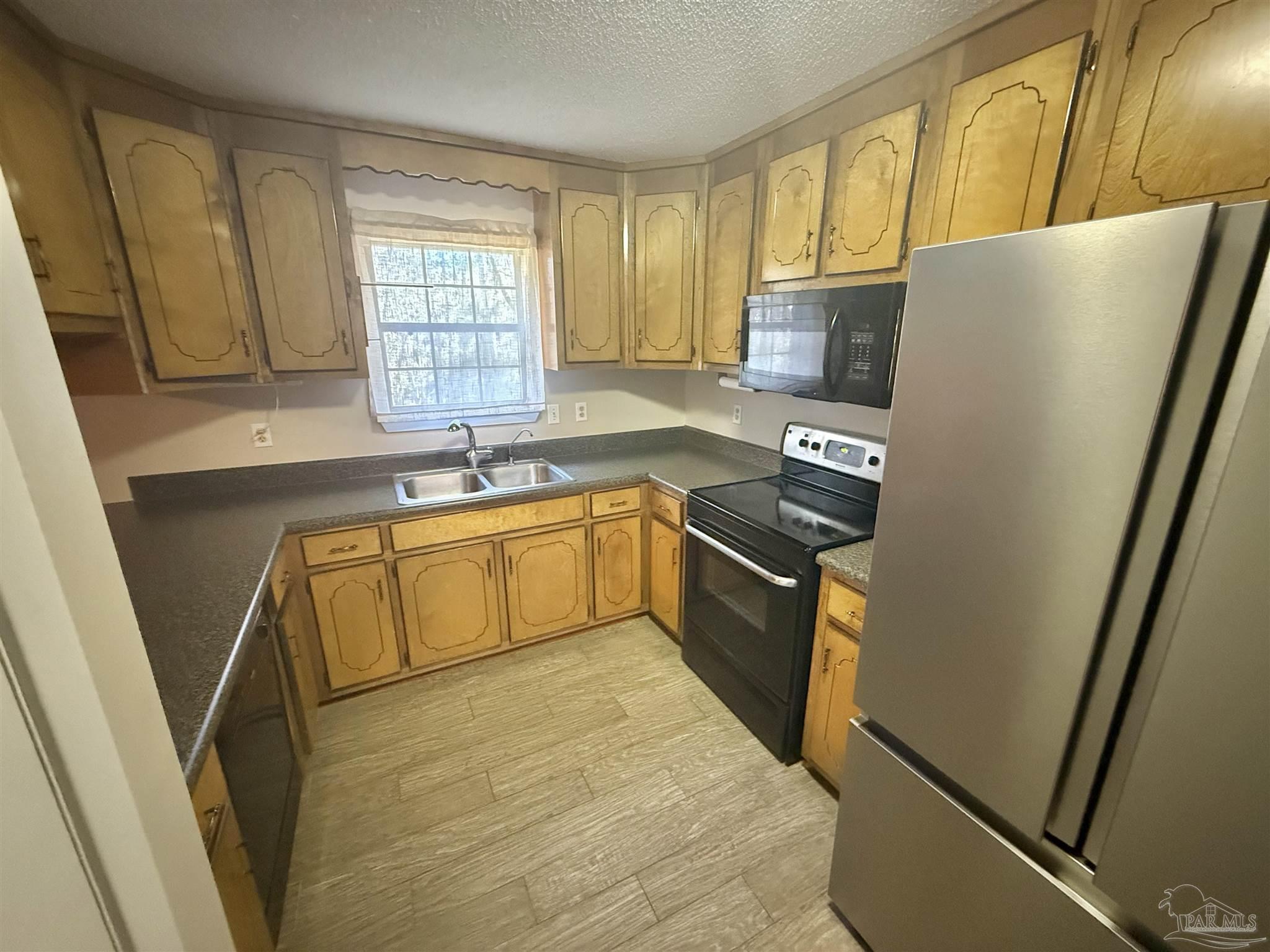 185 Deerfoot Ln