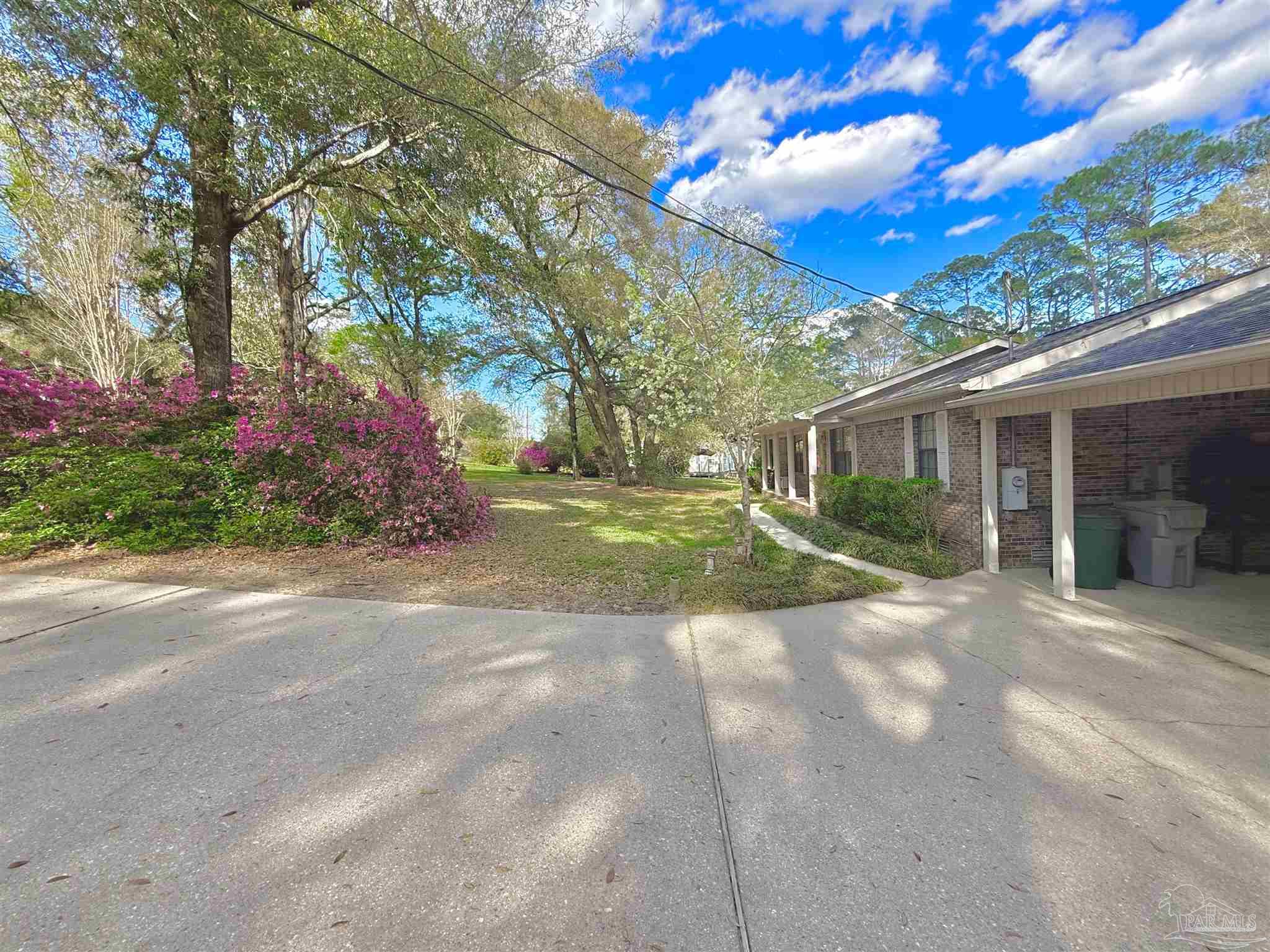 185 Deerfoot Ln
