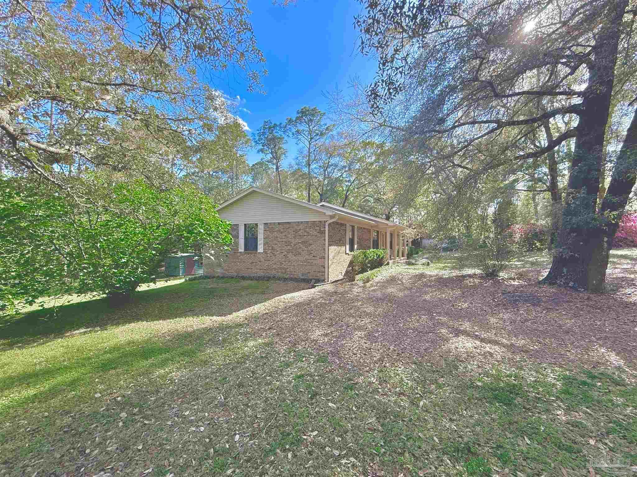 185 Deerfoot Ln