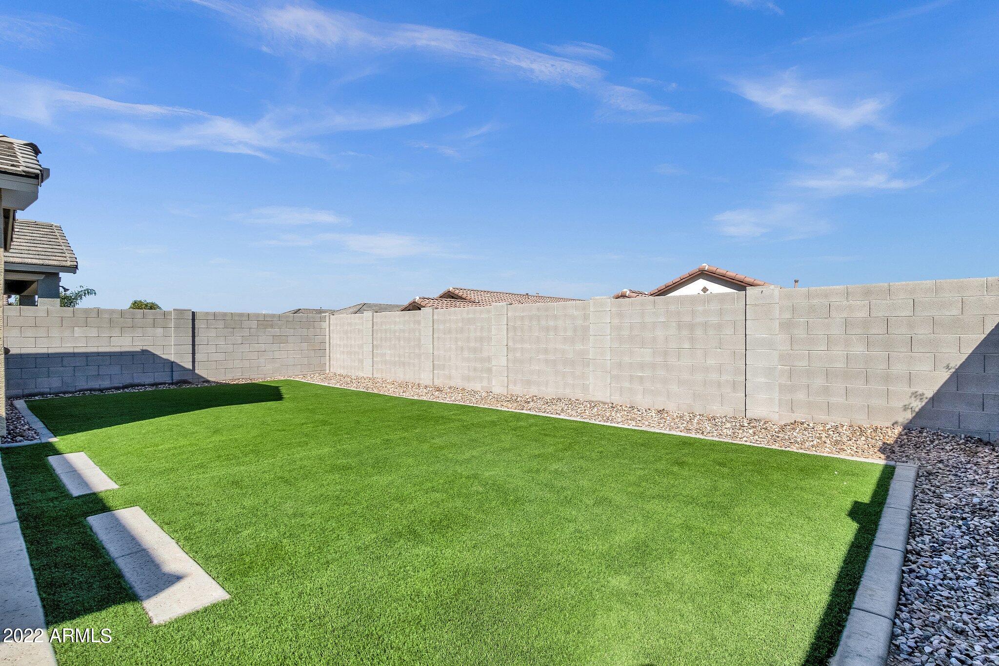 2820 W LYMAN Drive
