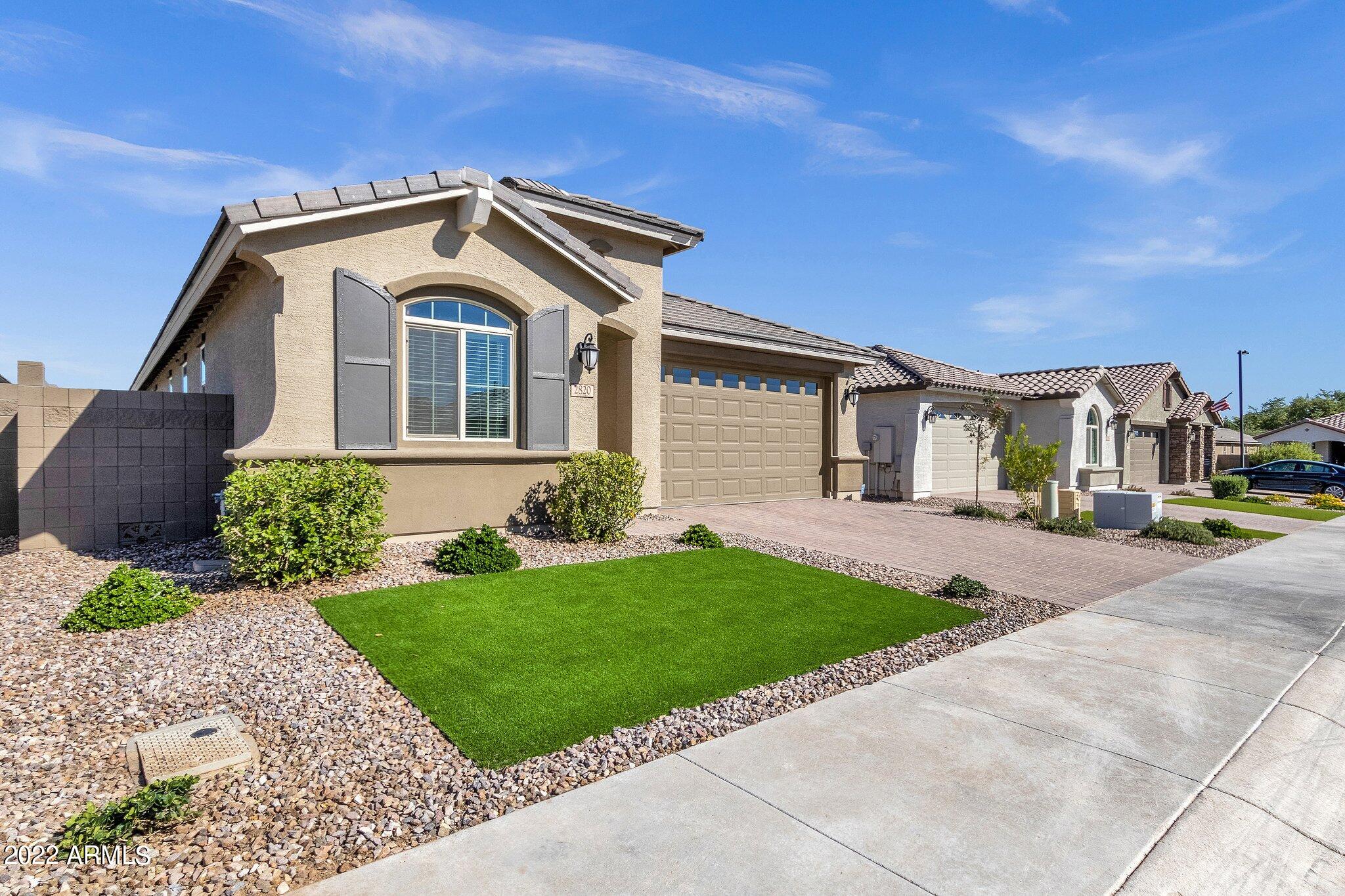 2820 W LYMAN Drive