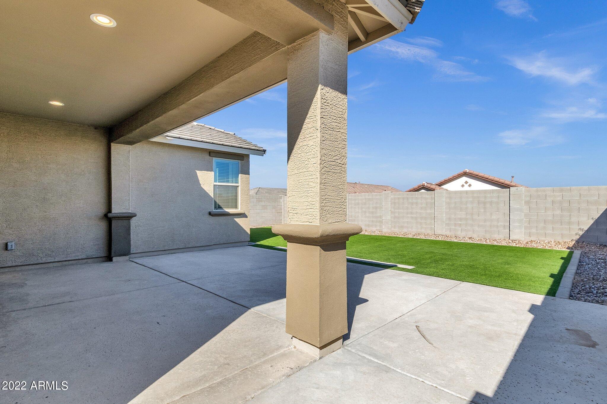 2820 W LYMAN Drive