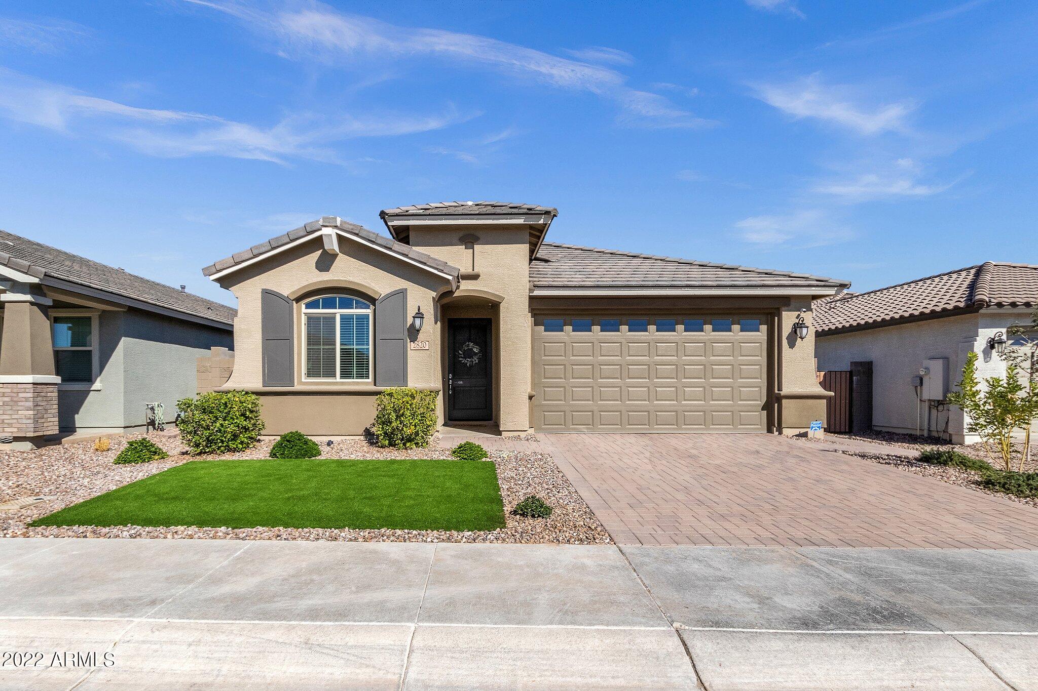 2820 W LYMAN Drive