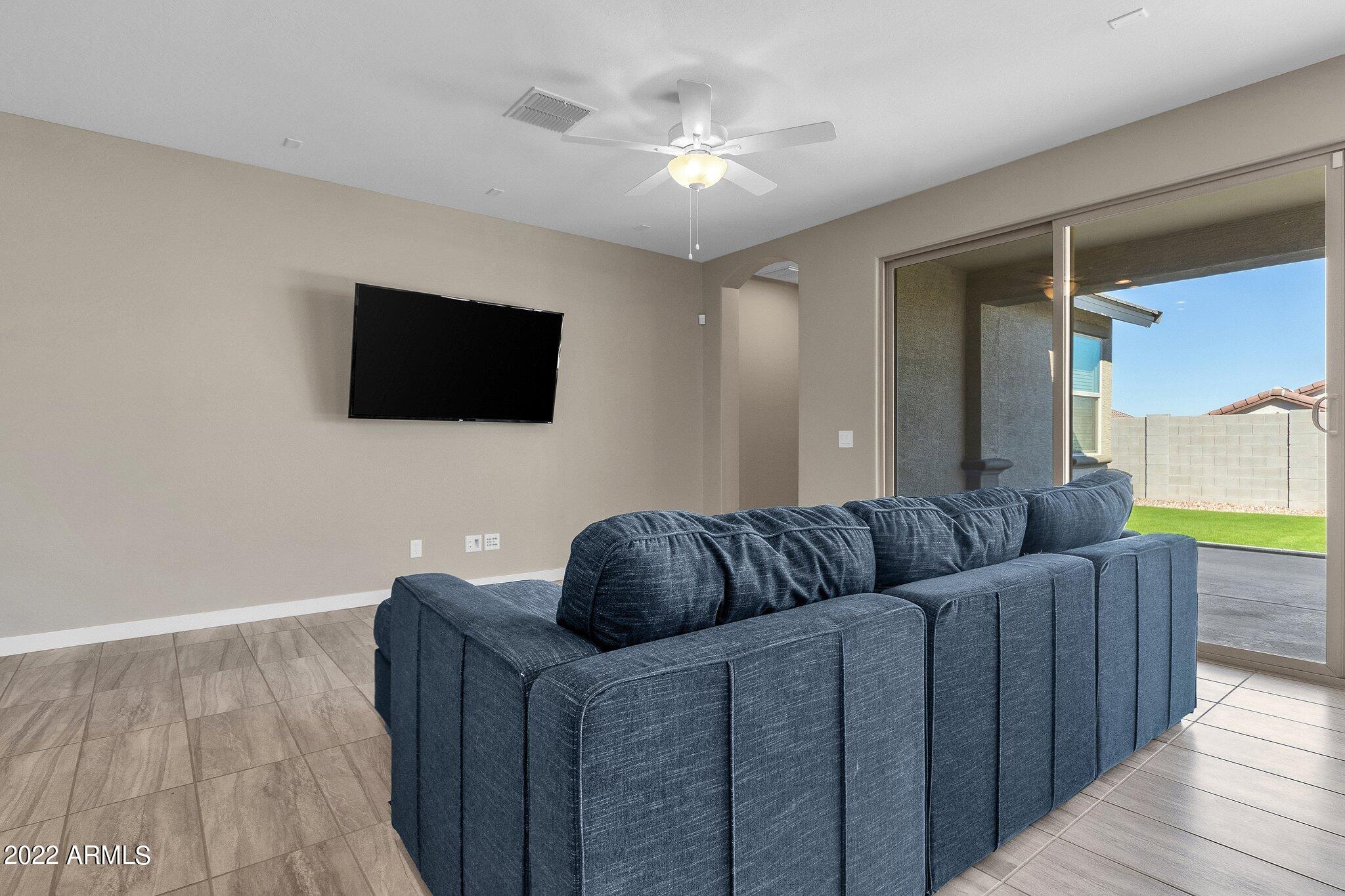2820 W LYMAN Drive