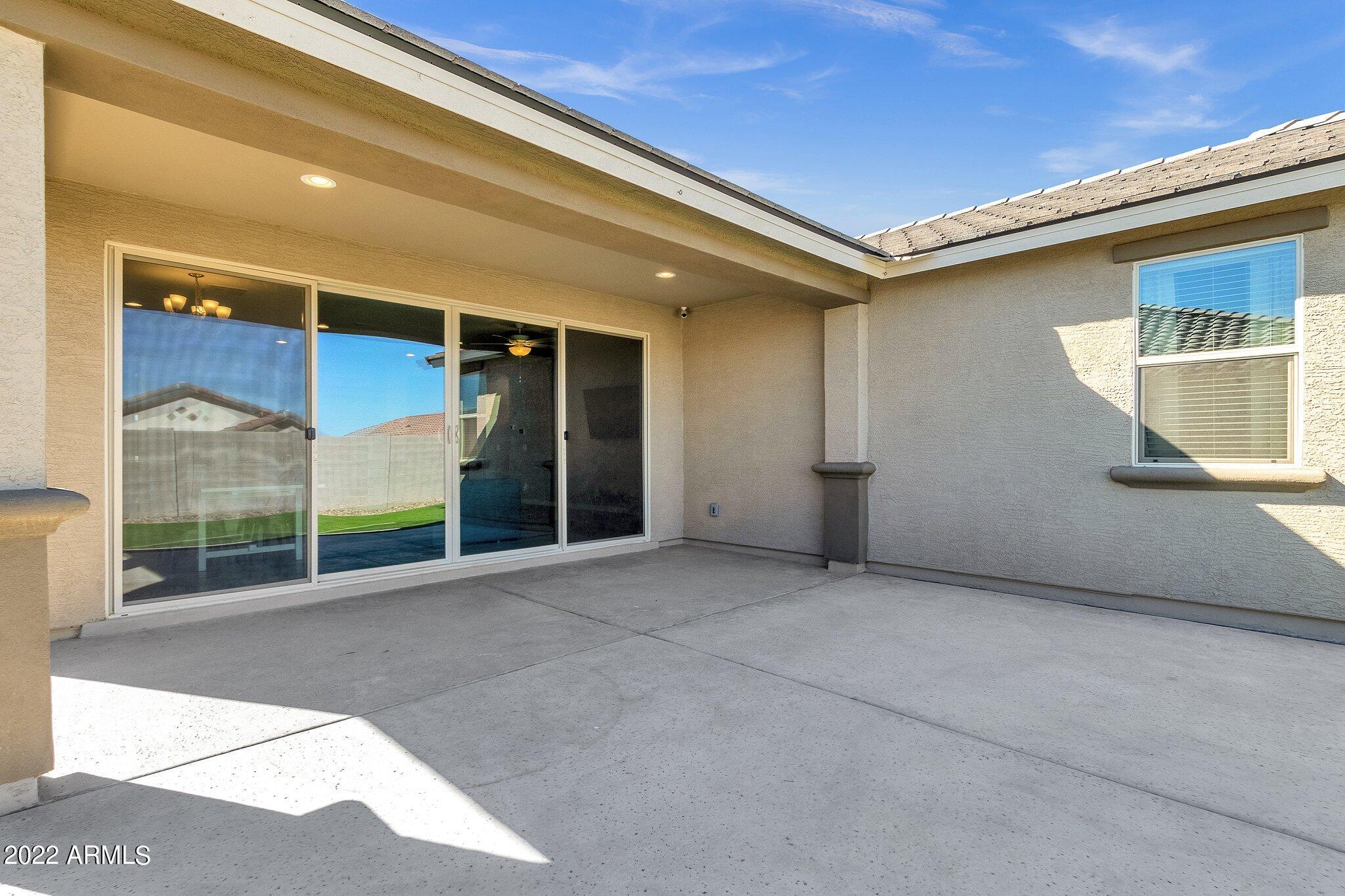 2820 W LYMAN Drive