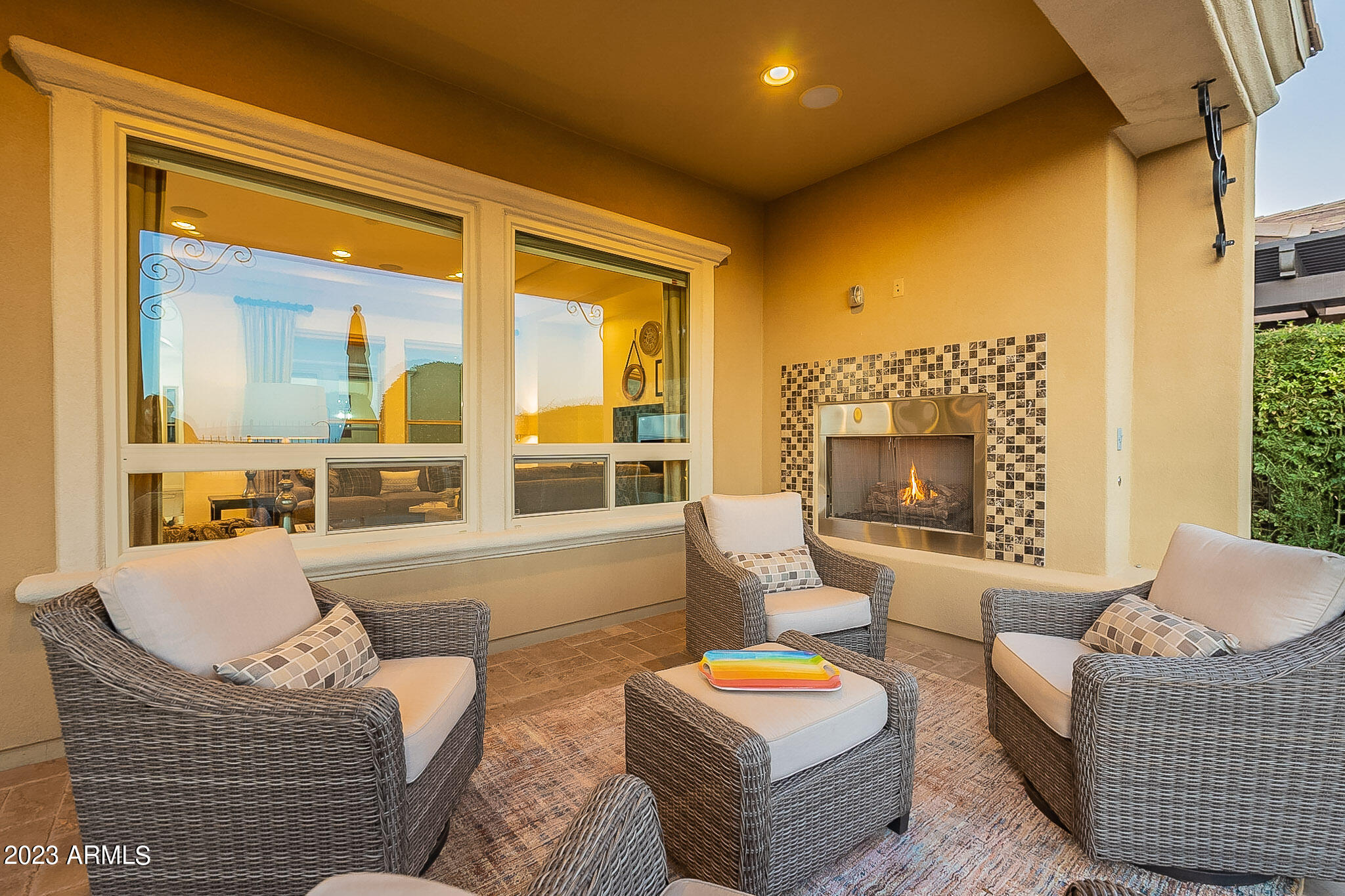 1303 E COPPER Hollow