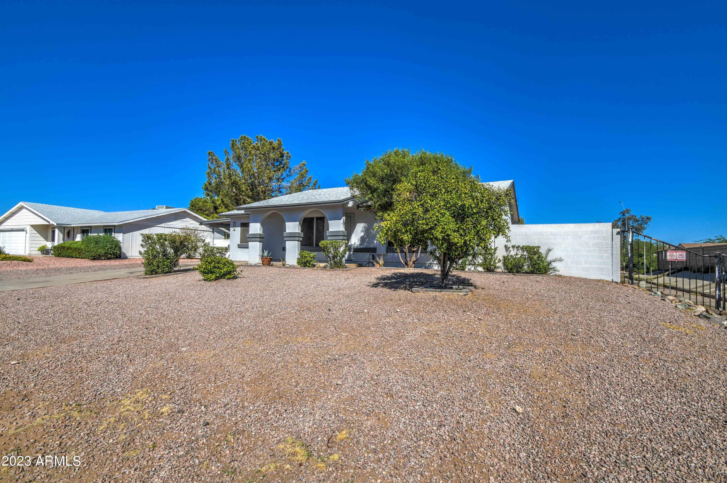 1918 E MONTE CRISTO Avenue