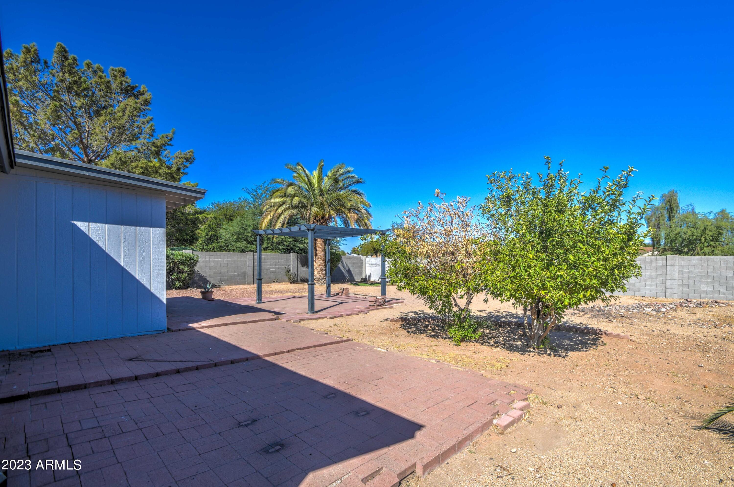 1918 E MONTE CRISTO Avenue