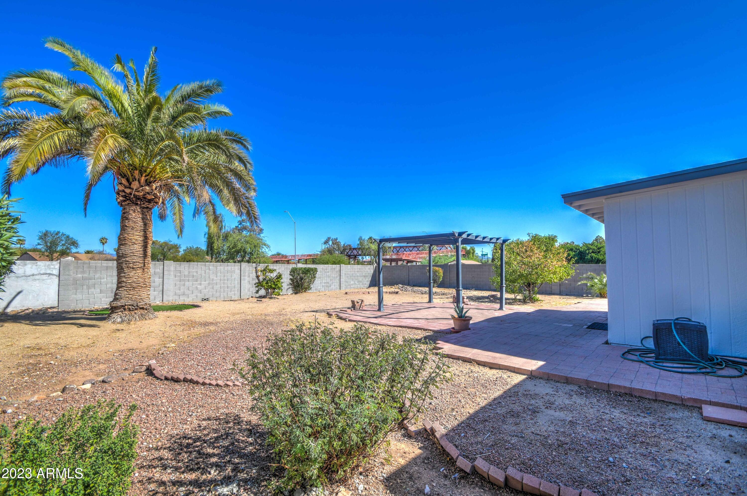 1918 E MONTE CRISTO Avenue