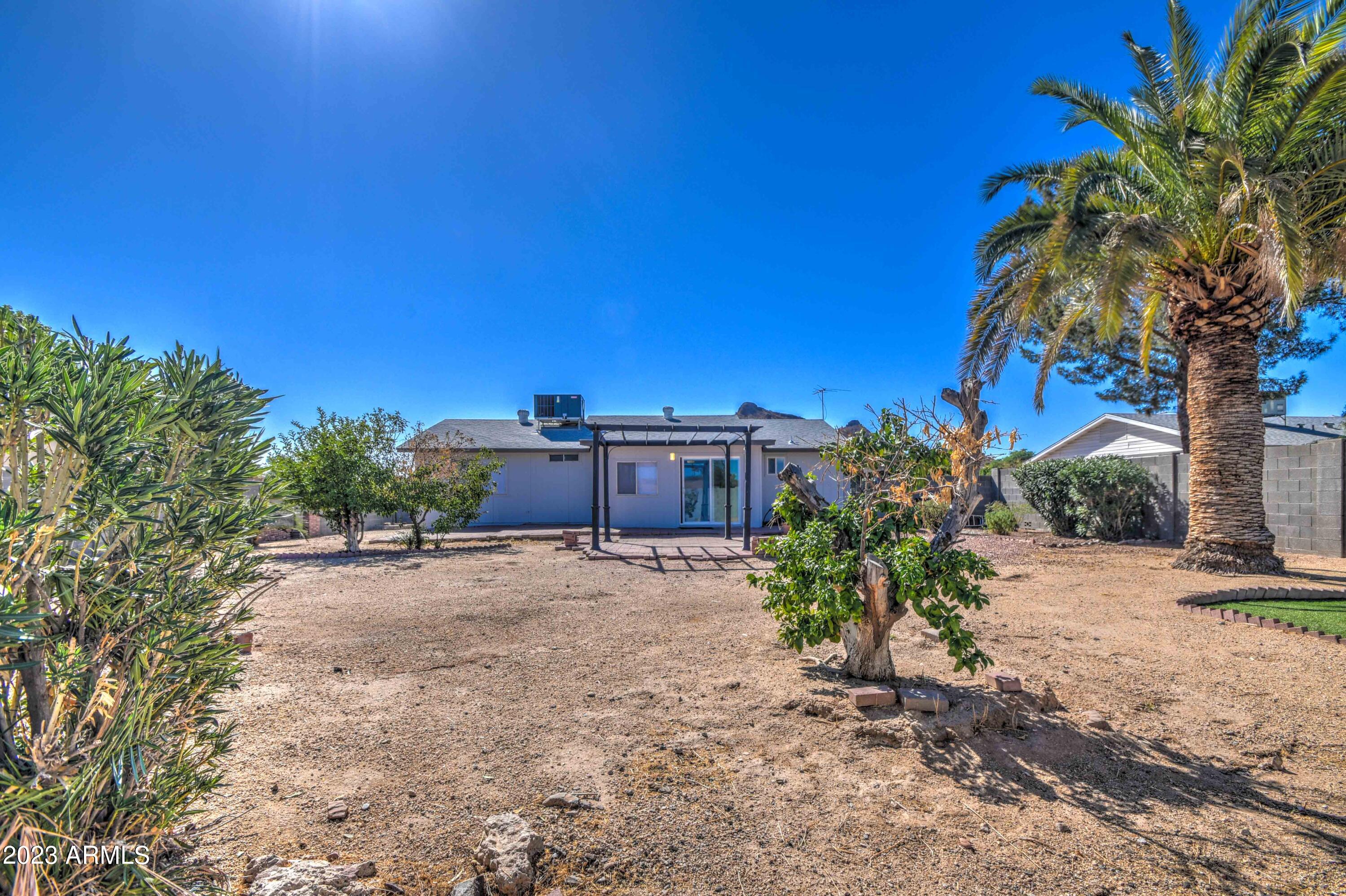 1918 E MONTE CRISTO Avenue