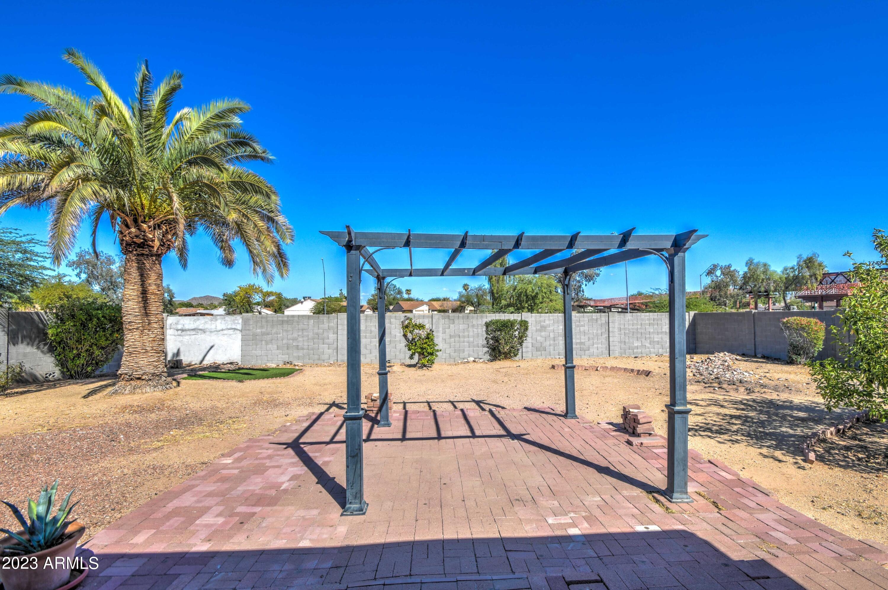 1918 E MONTE CRISTO Avenue