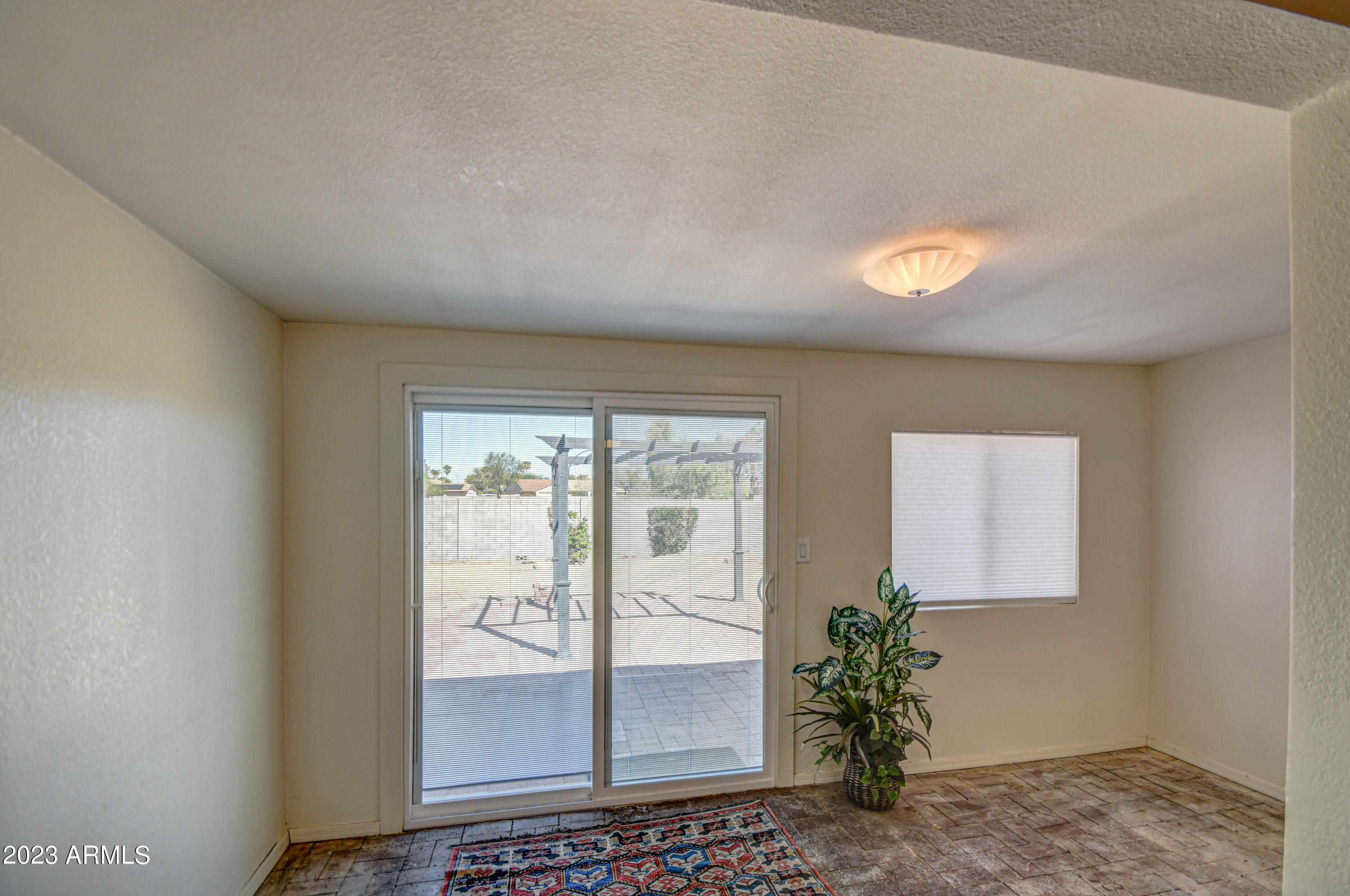 1918 E MONTE CRISTO Avenue
