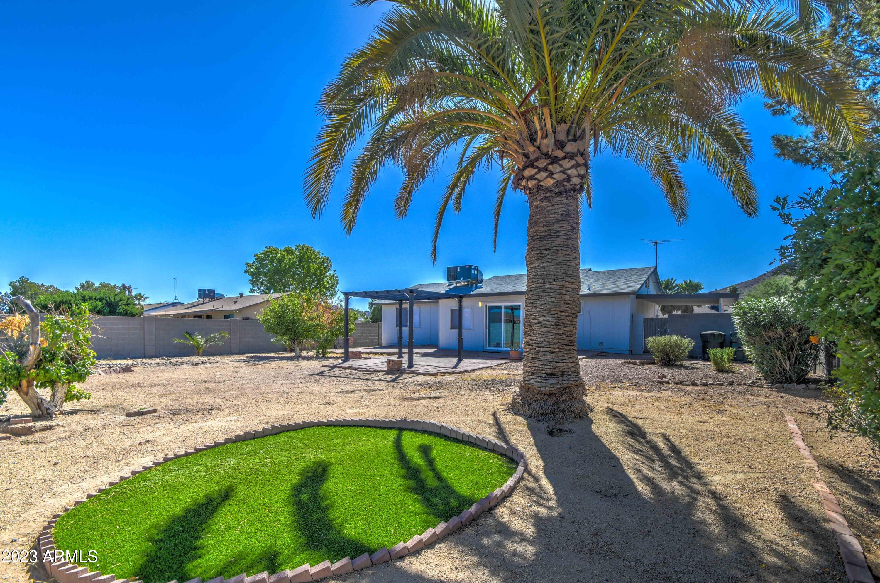 1918 E MONTE CRISTO Avenue