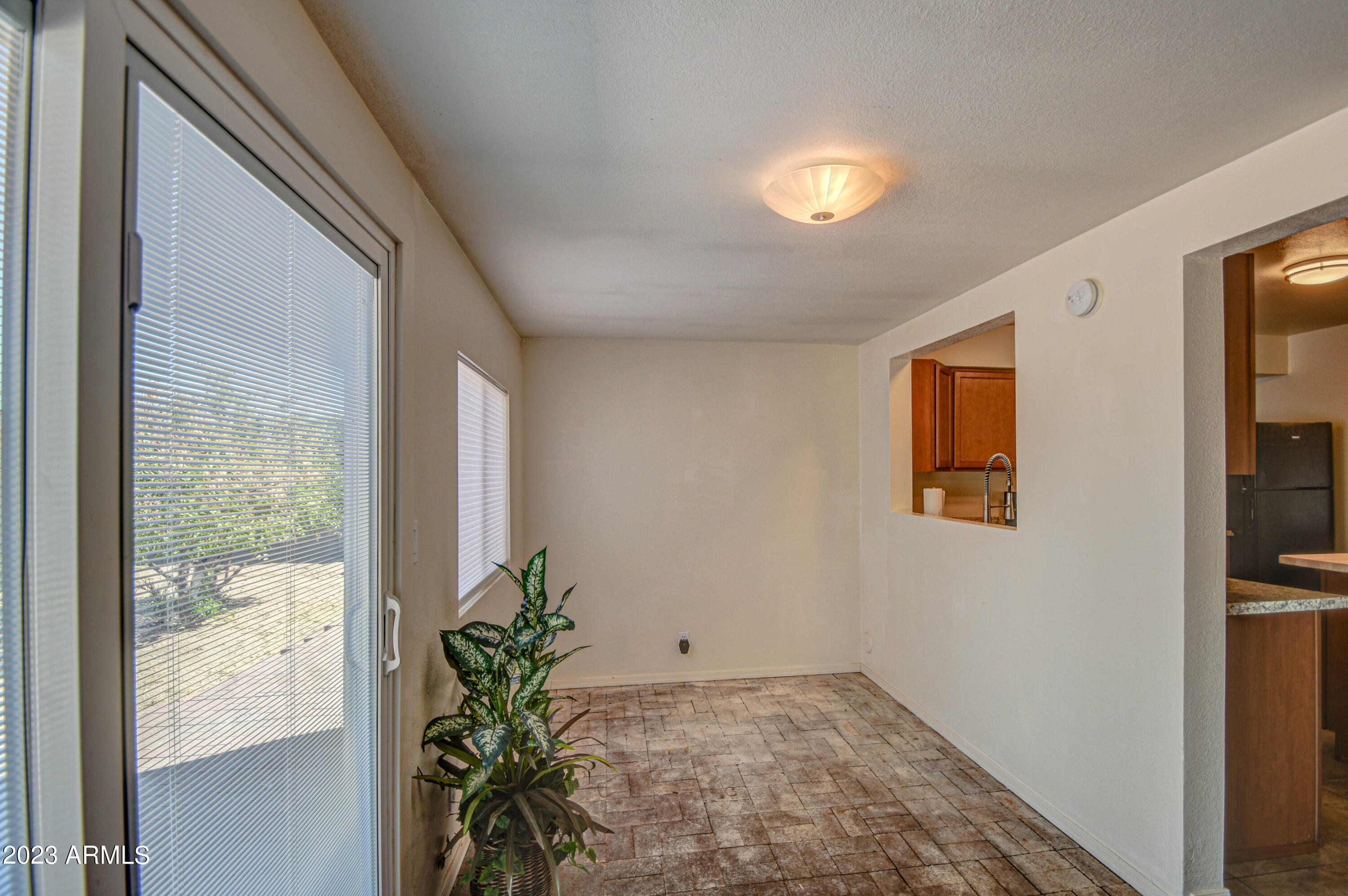 1918 E MONTE CRISTO Avenue
