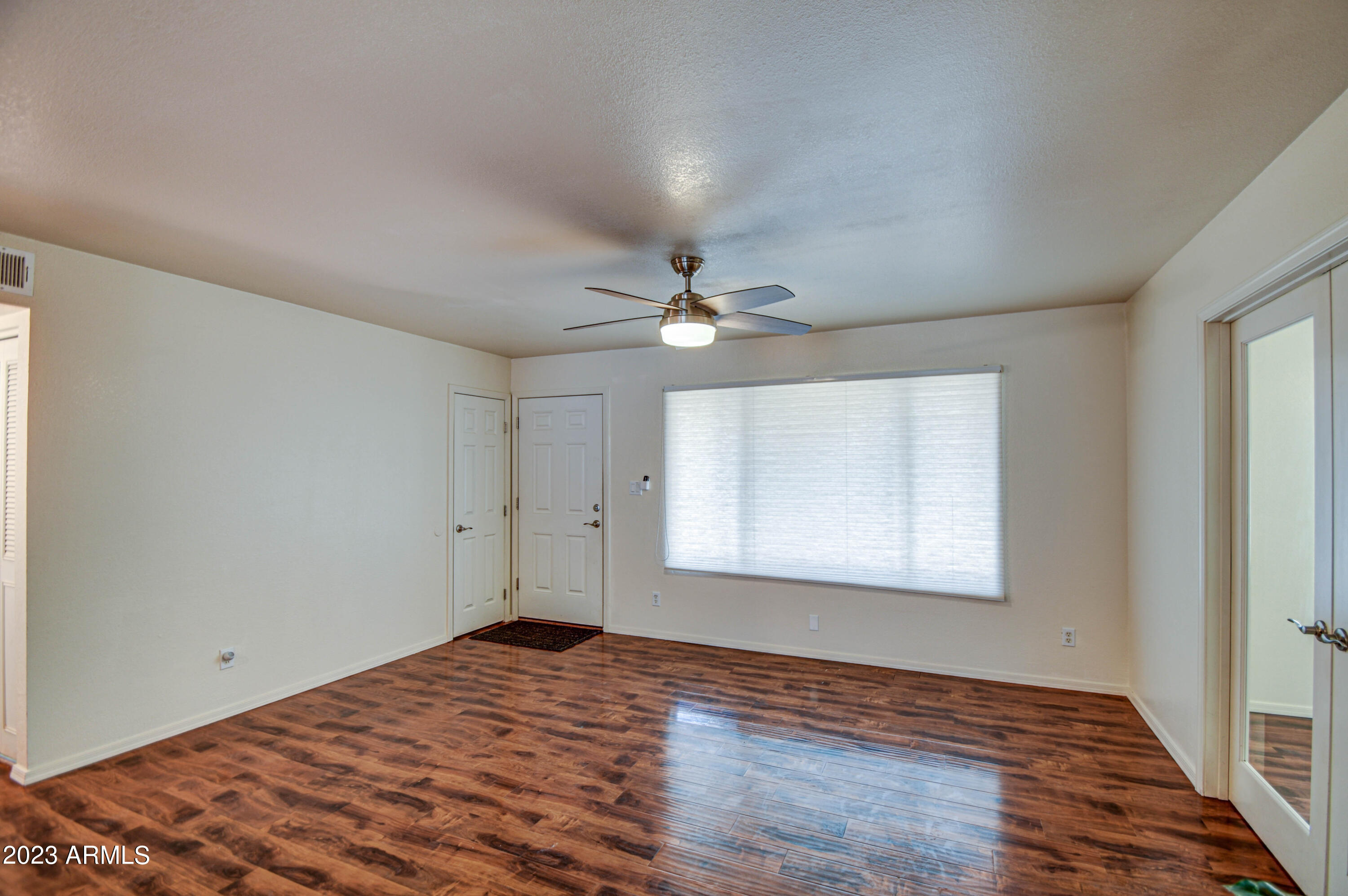 1918 E MONTE CRISTO Avenue