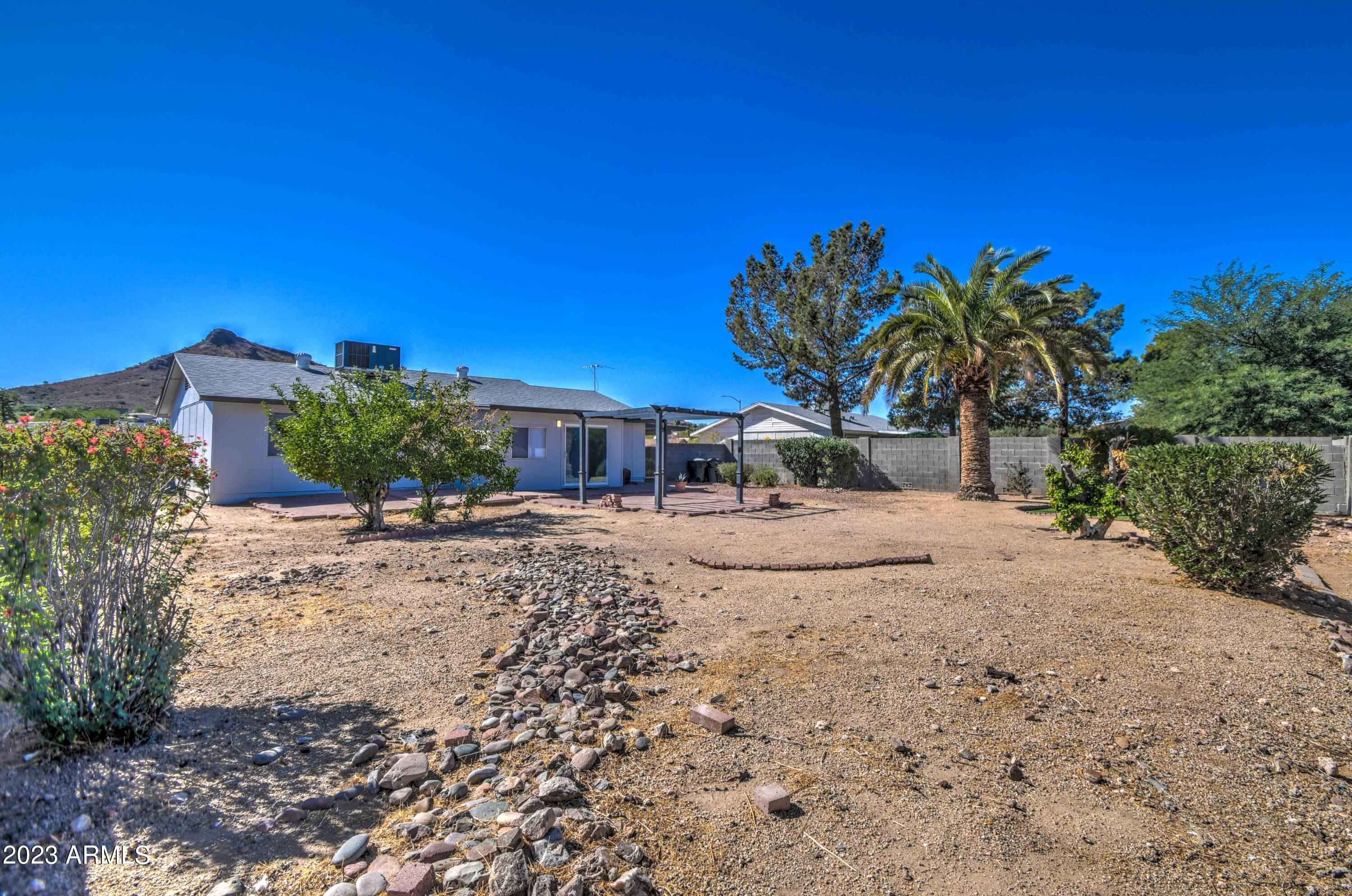 1918 E MONTE CRISTO Avenue