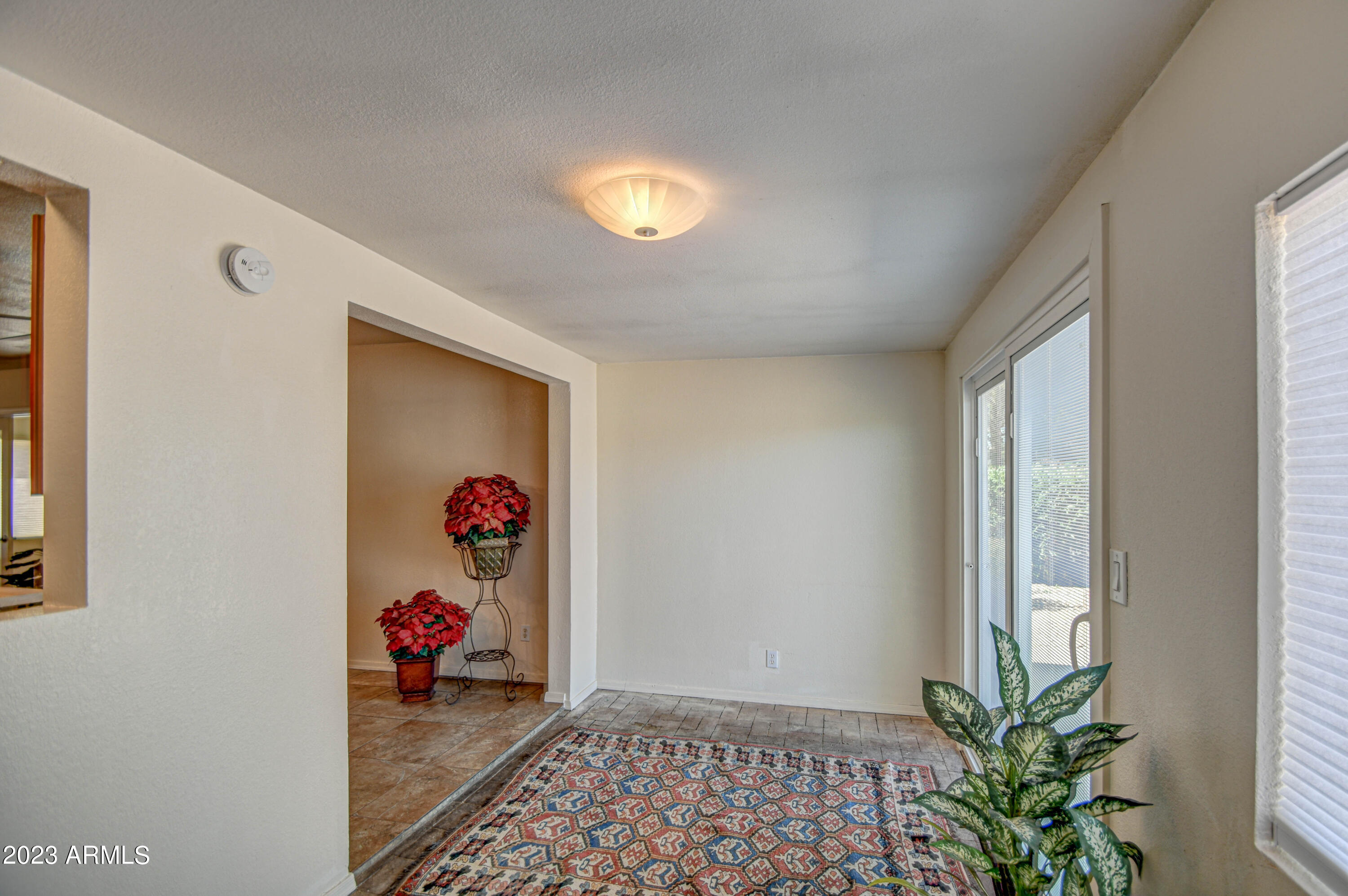 1918 E MONTE CRISTO Avenue