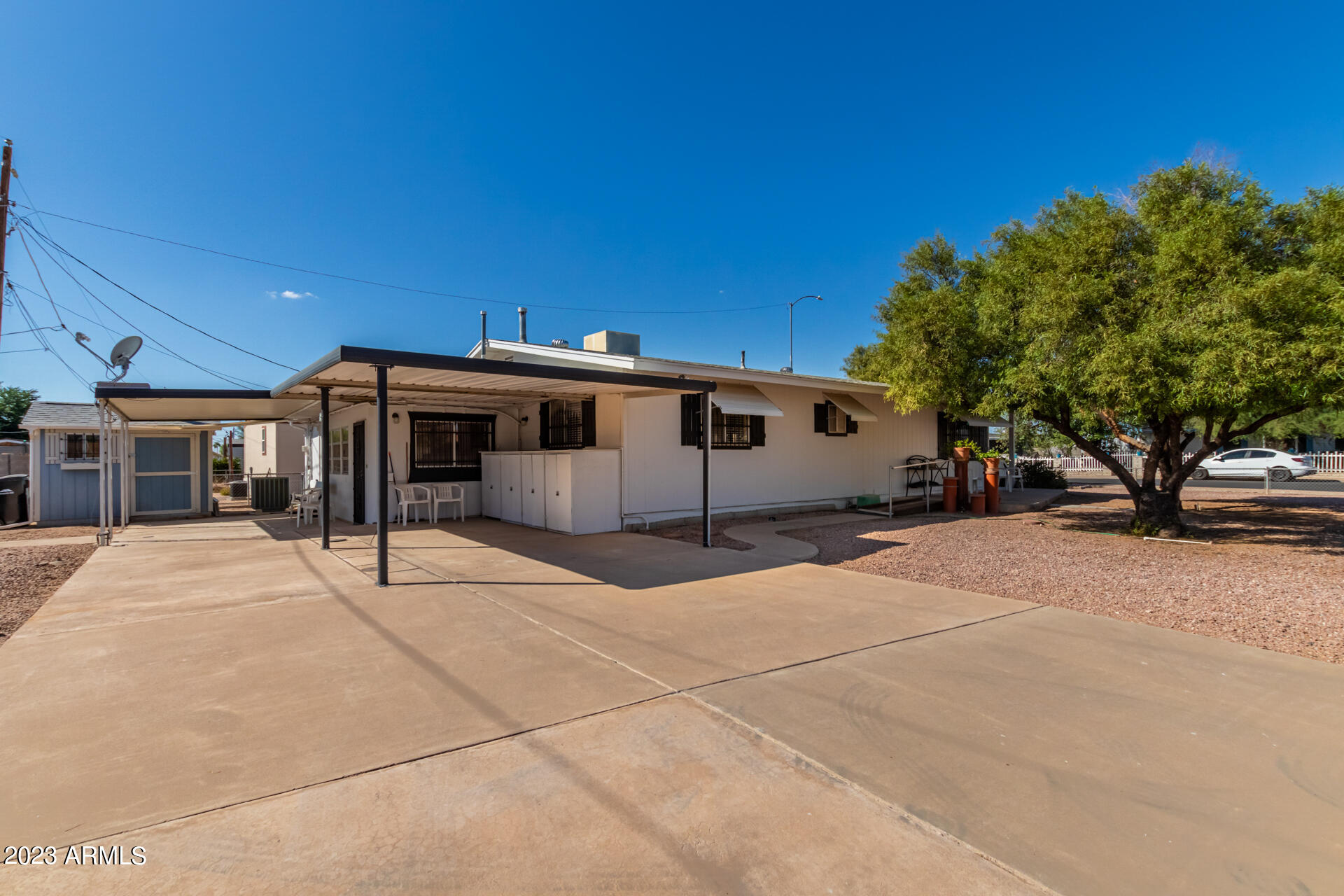 3953 E ARBOR Avenue