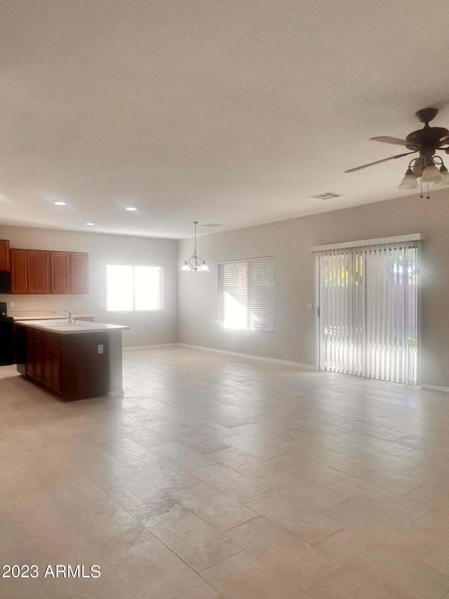 4231 E FIRESTONE Drive