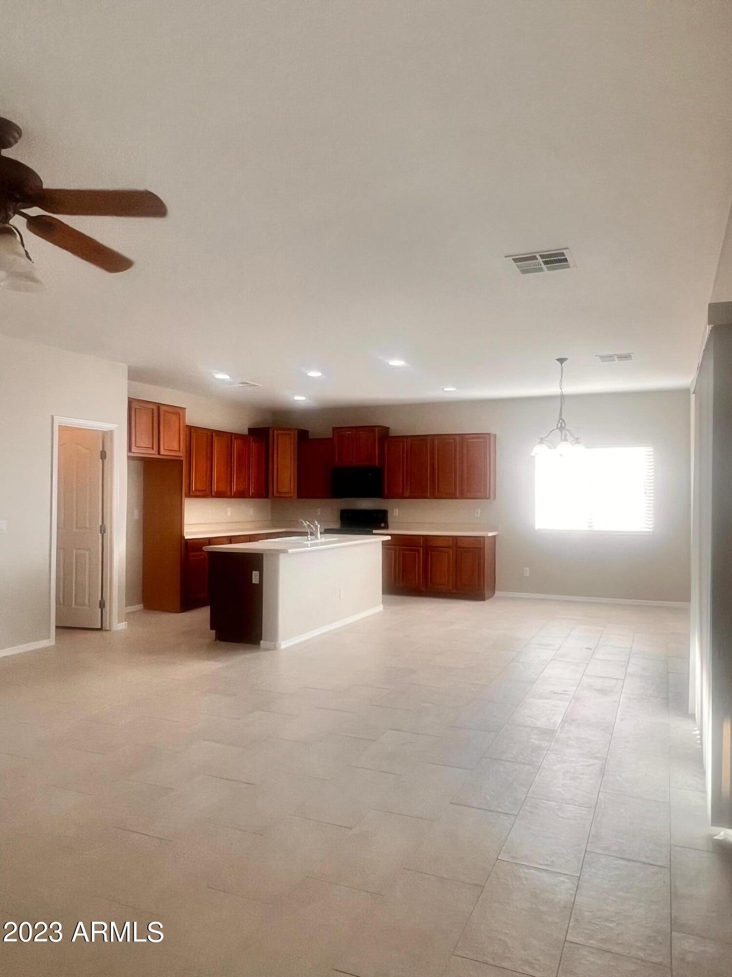 4231 E FIRESTONE Drive