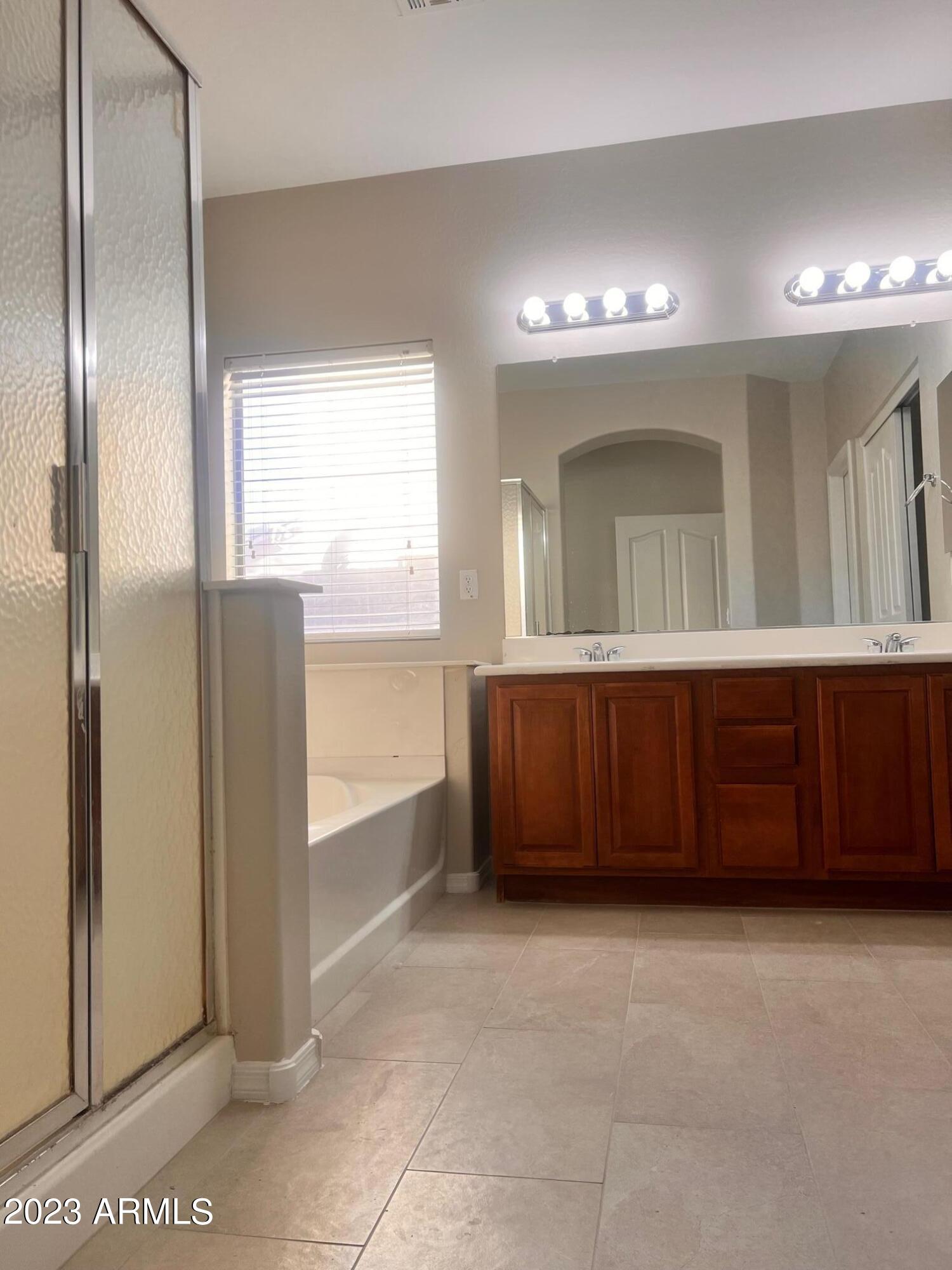 4231 E FIRESTONE Drive