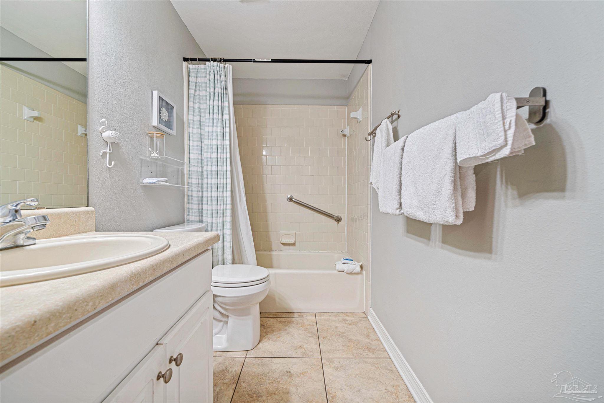 999 Ft Pickens Rd # 102