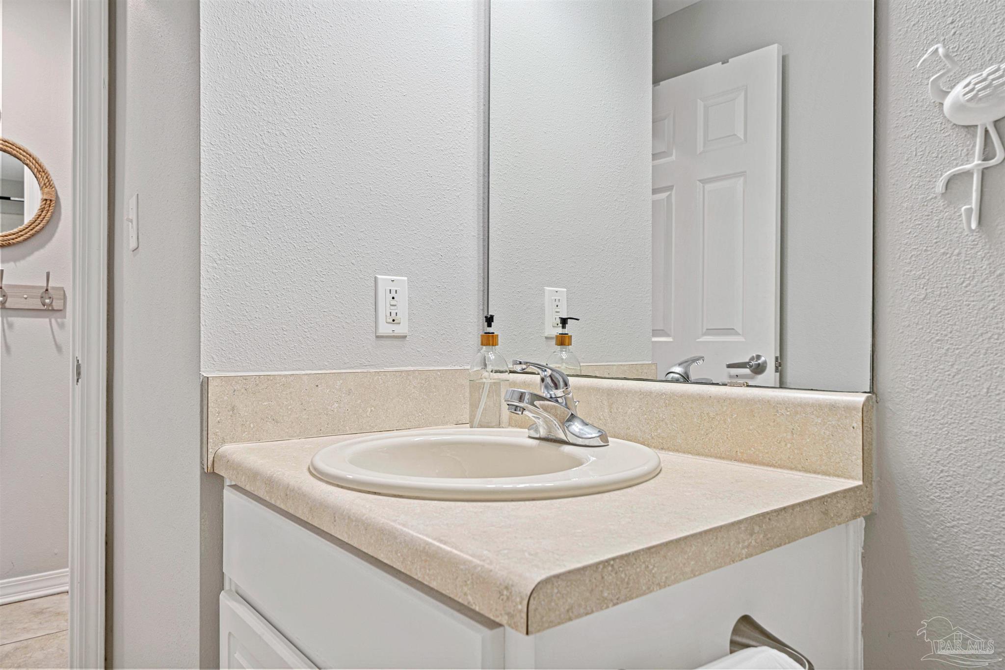 999 Ft Pickens Rd # 102