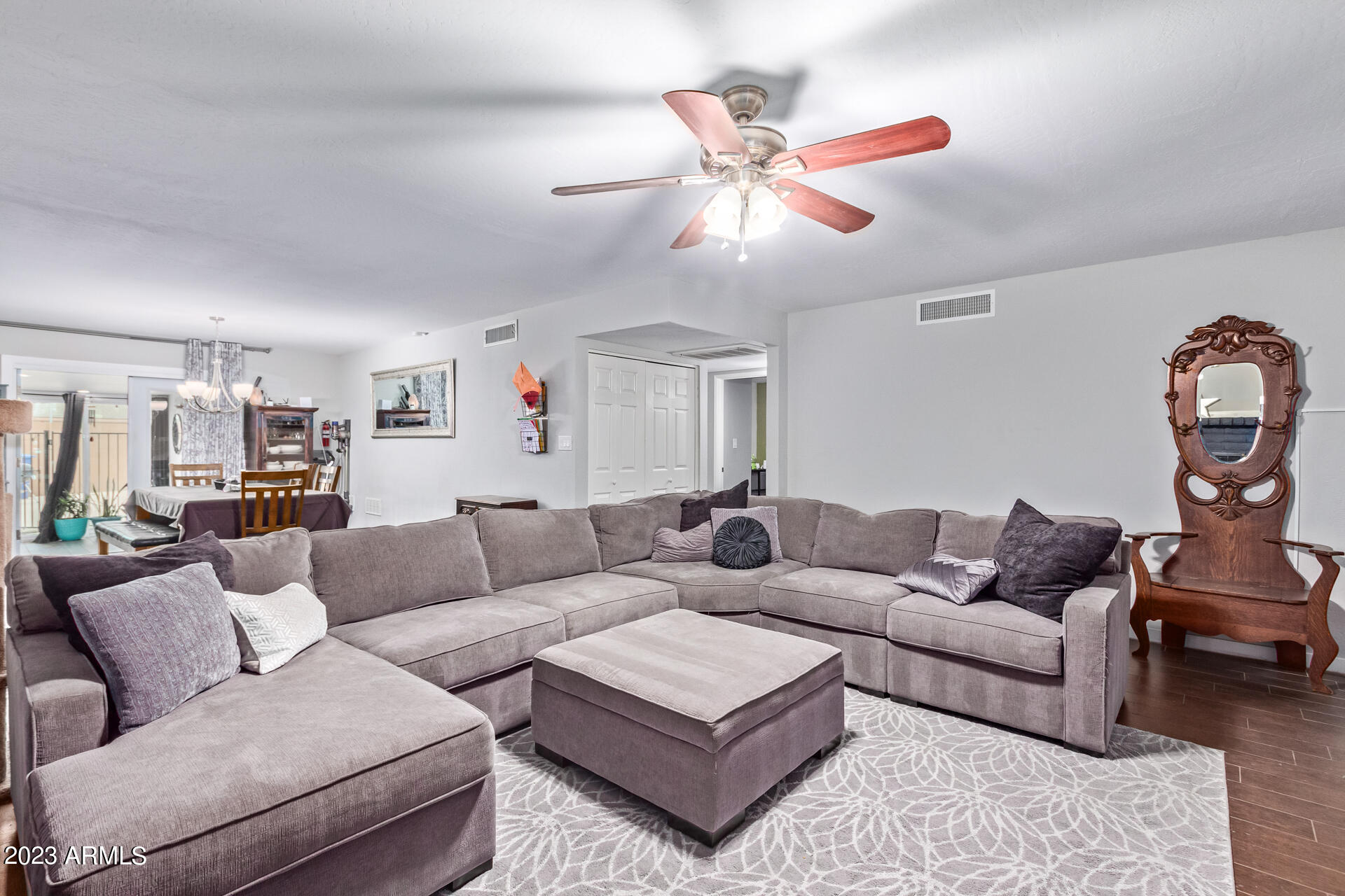 4924 S COUNTRY CLUB Way