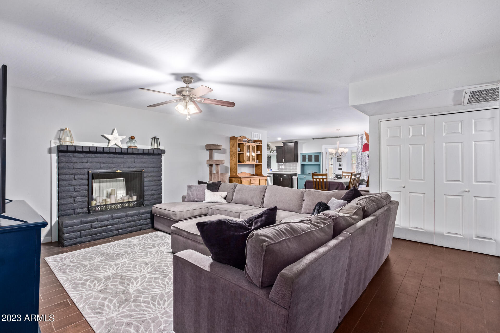 4924 S COUNTRY CLUB Way