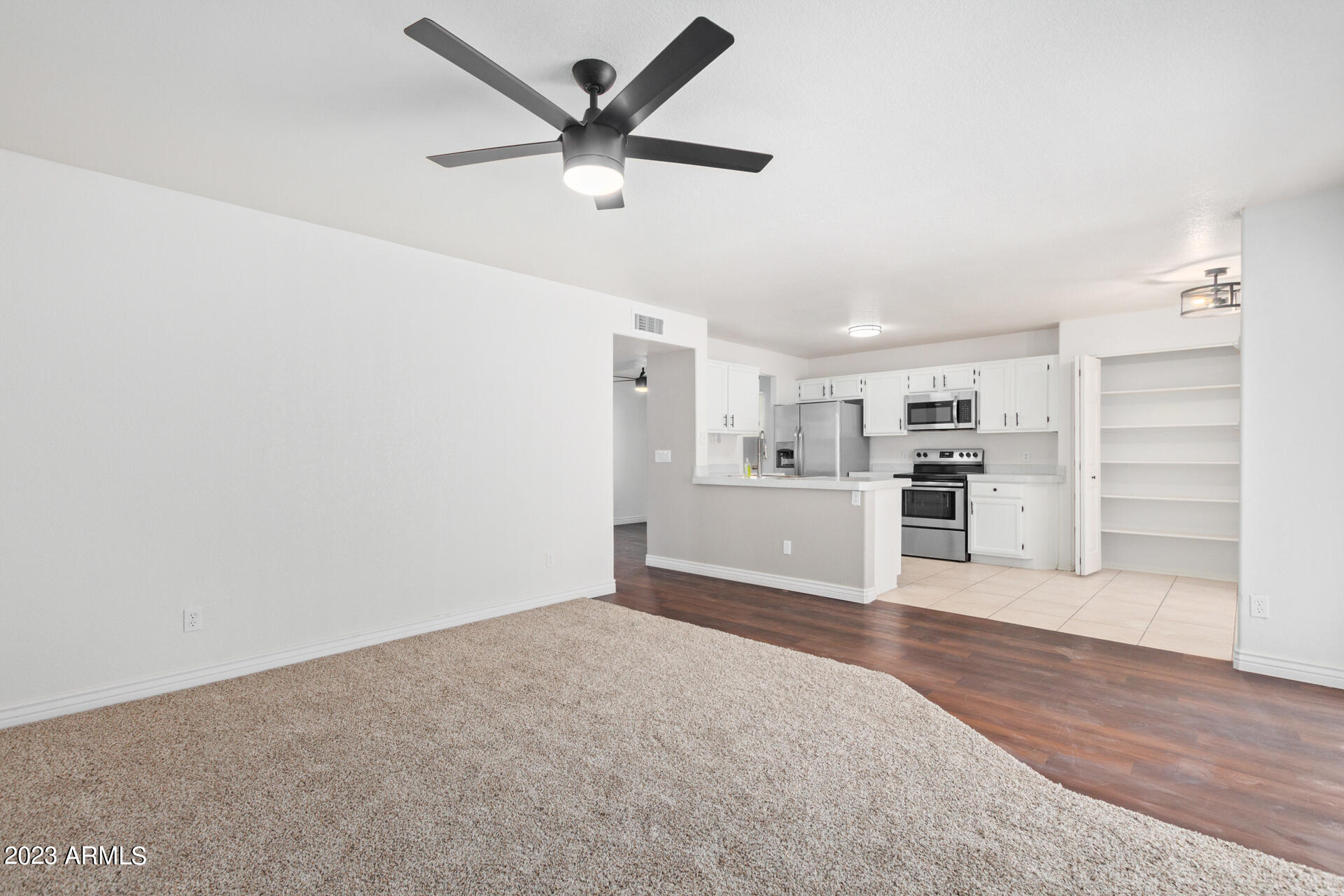 3117 E COTTONWOOD Lane